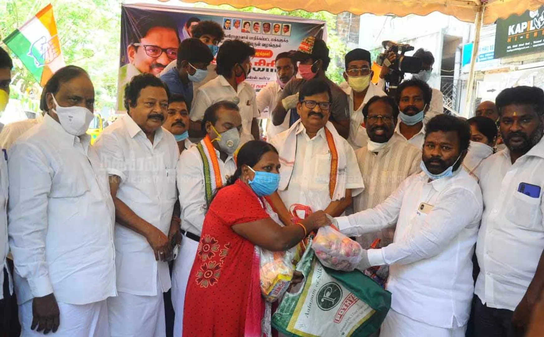 KSAlagiri who provides lock down relief to people
