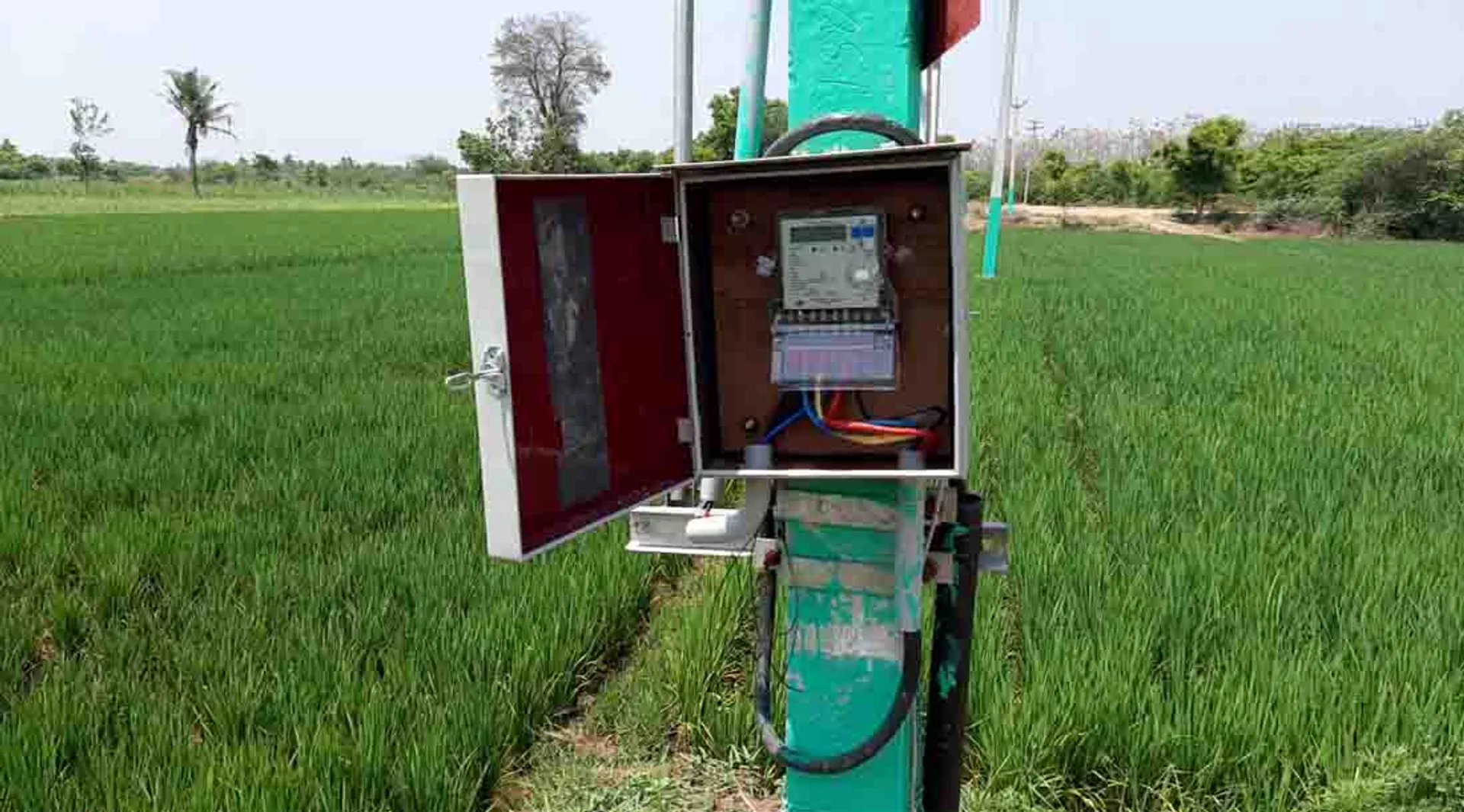 Agricultural electrical connection