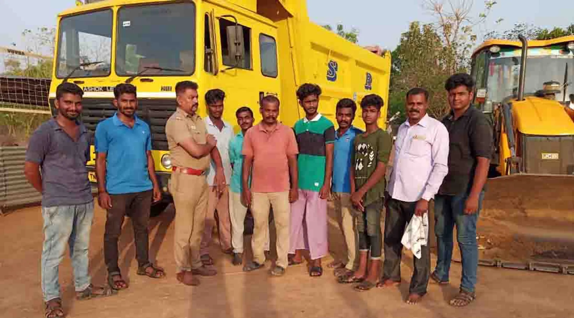 Sand Robbery - Poclain - Lorry - pudukkottai district aranthangi