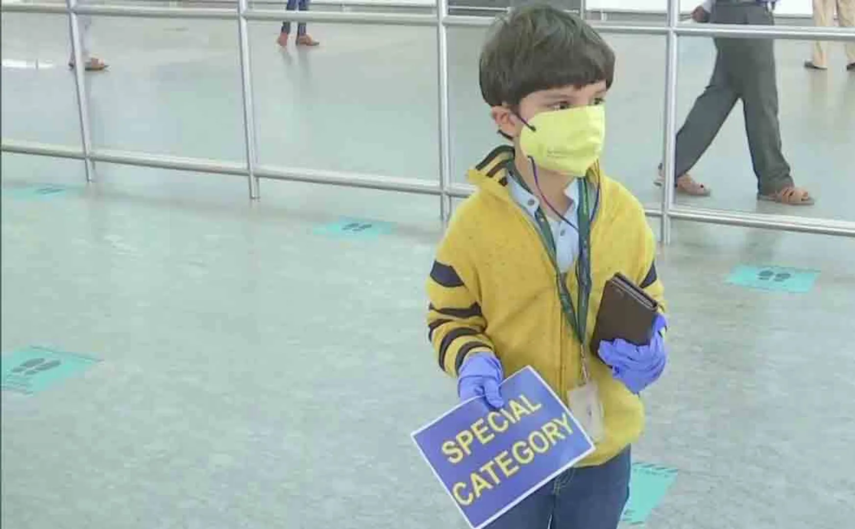 5 year old son Vihaan Sharma has travelled alone from Delhi to bengaluru
