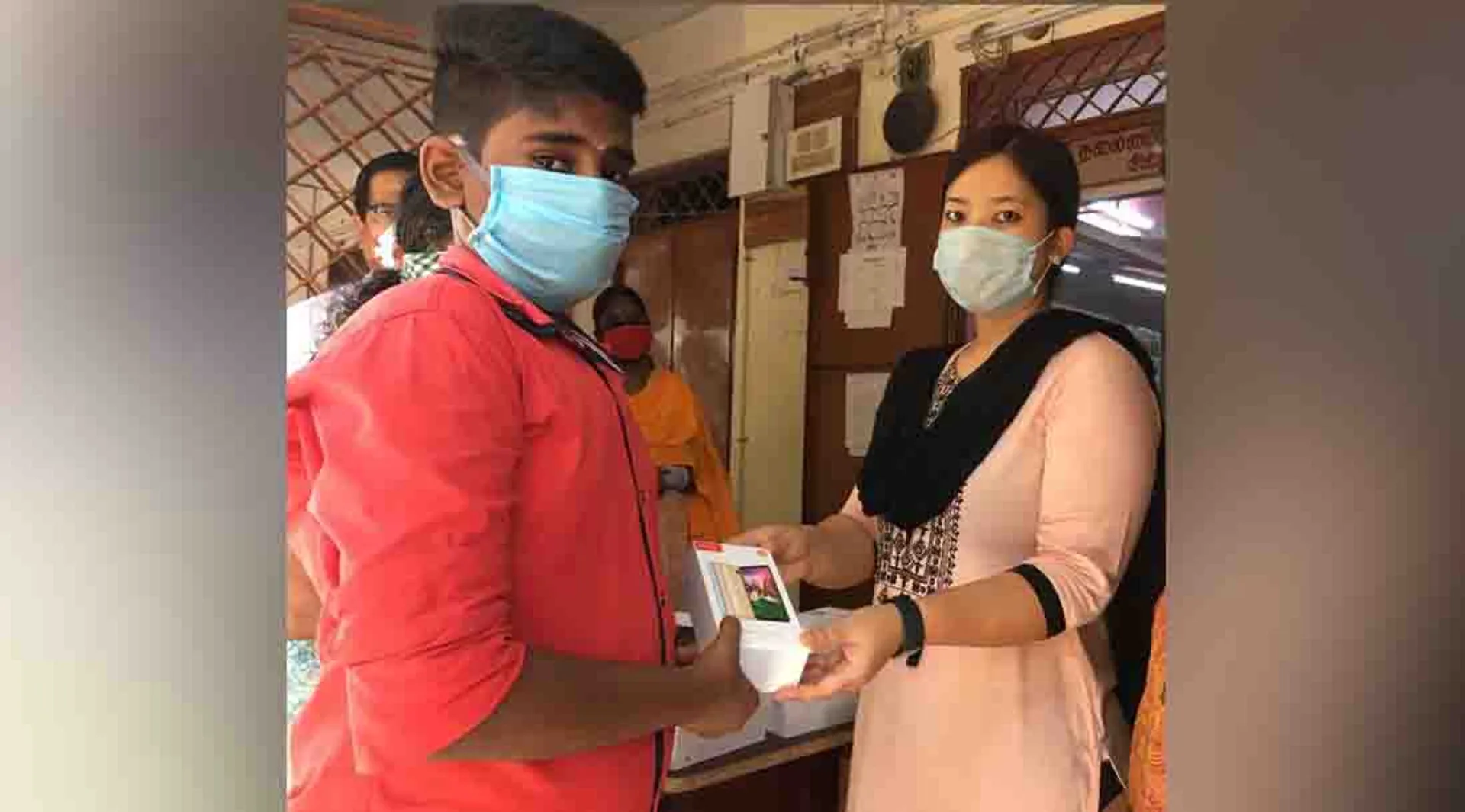 Free smart phones for school children - Corporation of Chennai