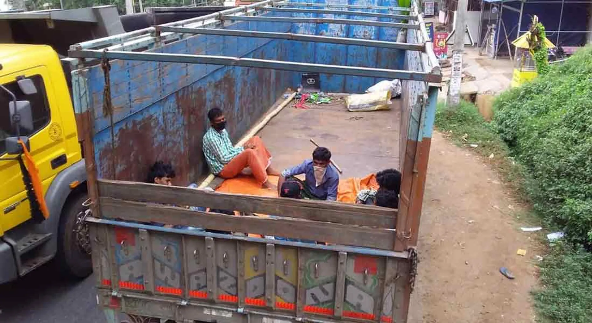 Seven people from Chhattisgarh travel in lorry with Kerala cows