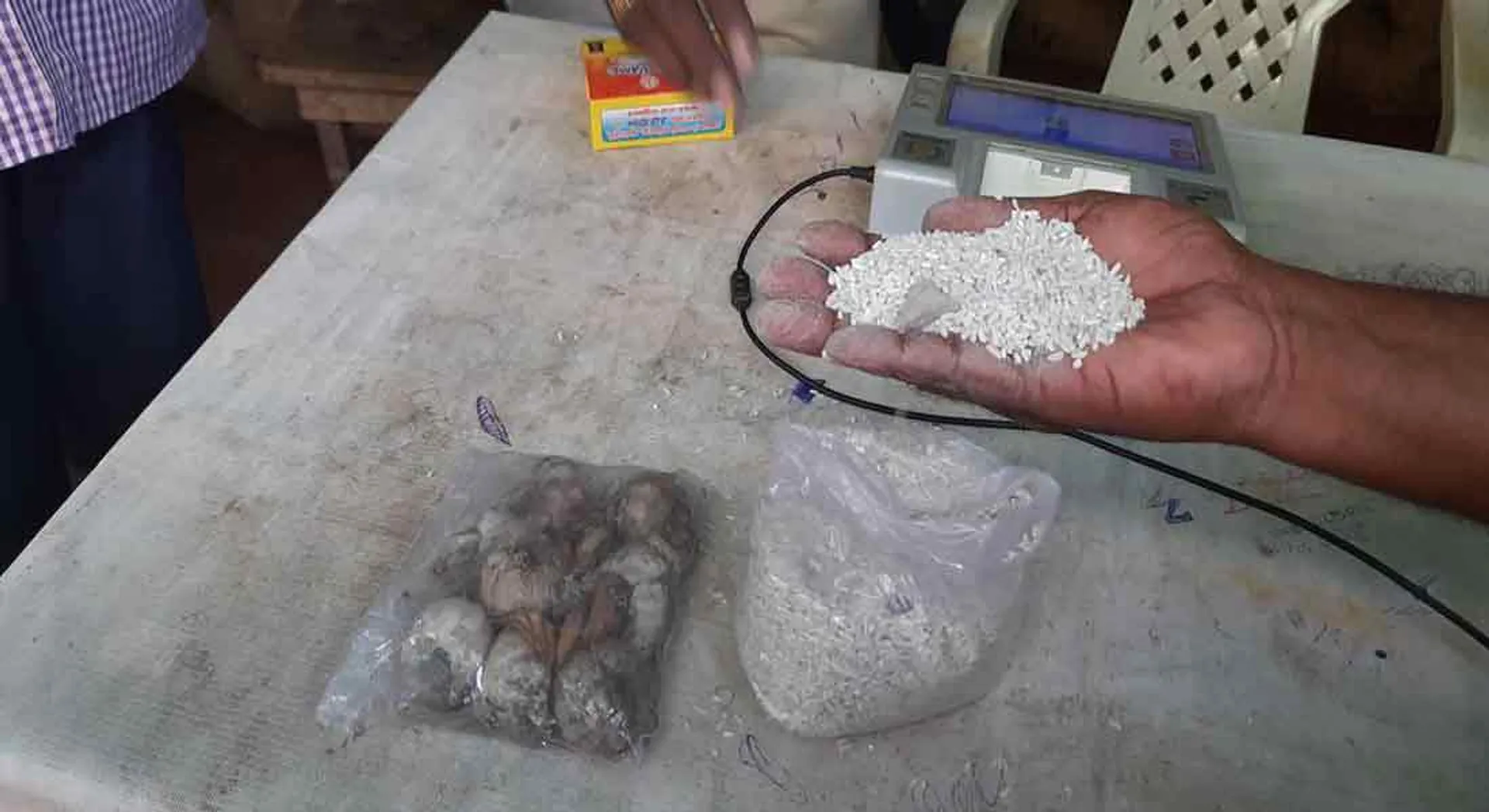  Distribution of spoiled rice and garlic in Chidambaram area fair shops