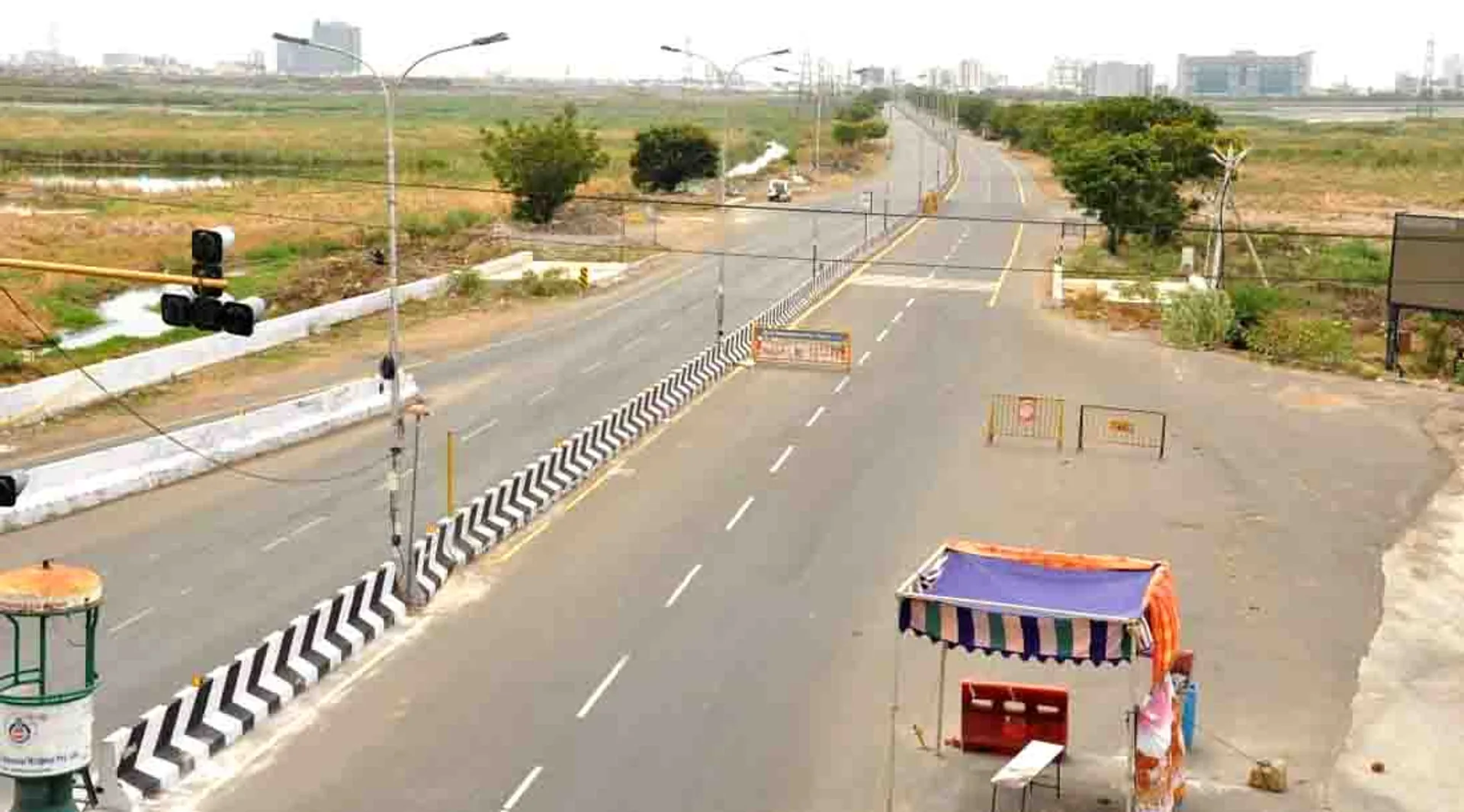 chennai lockdown - Velachery -  madipakkam road - photos- 