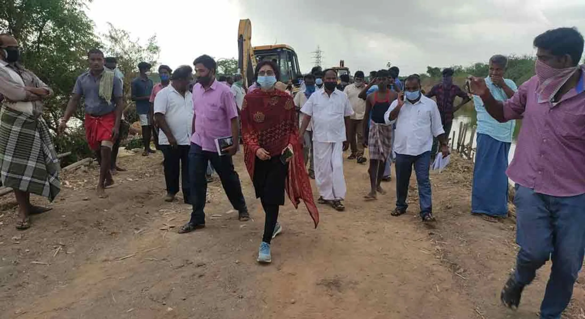 Disruption of the Kallanai Canal ... District Collector's visit