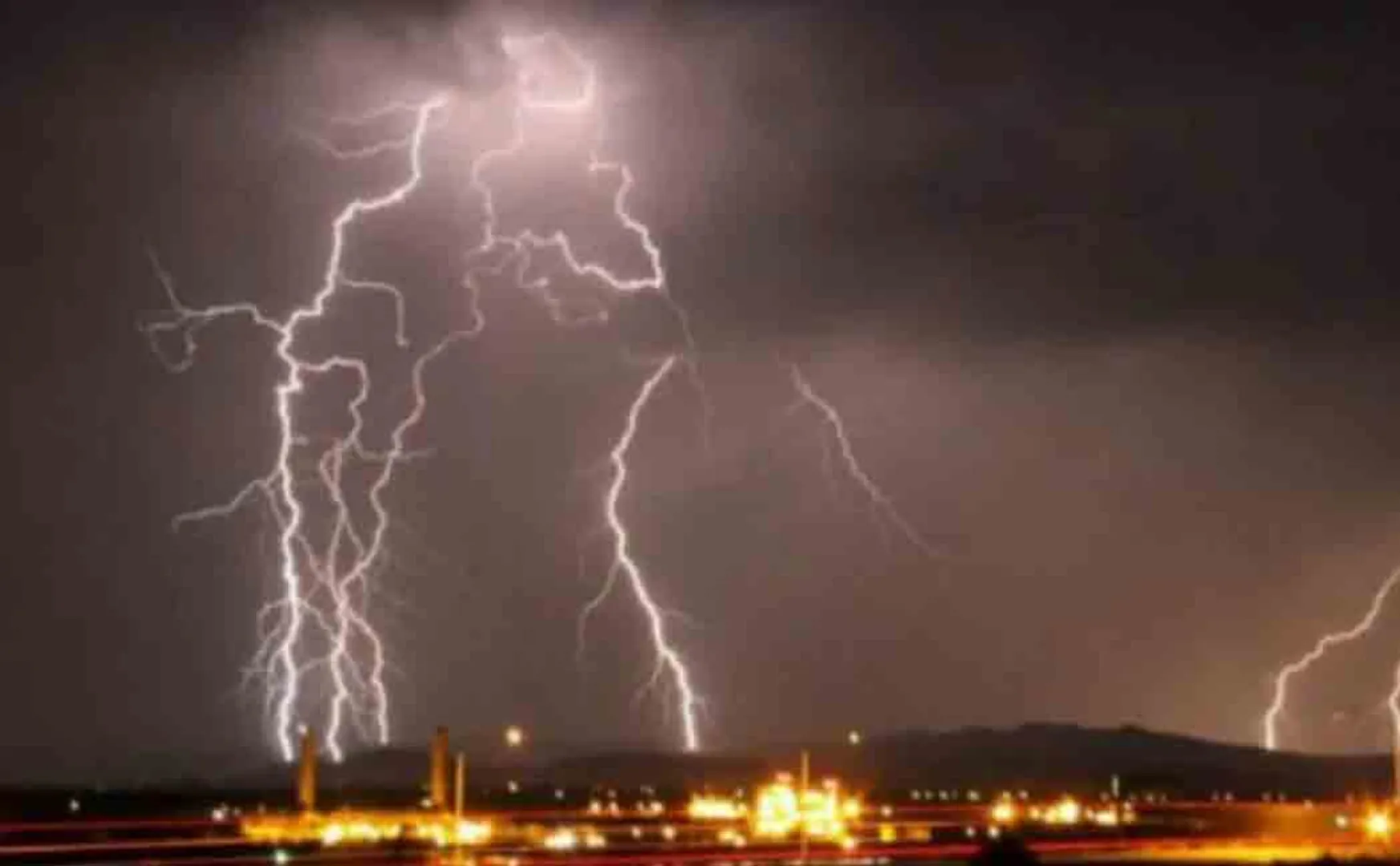 107 passed away in thunderstorm in bihar and uttarpradesh