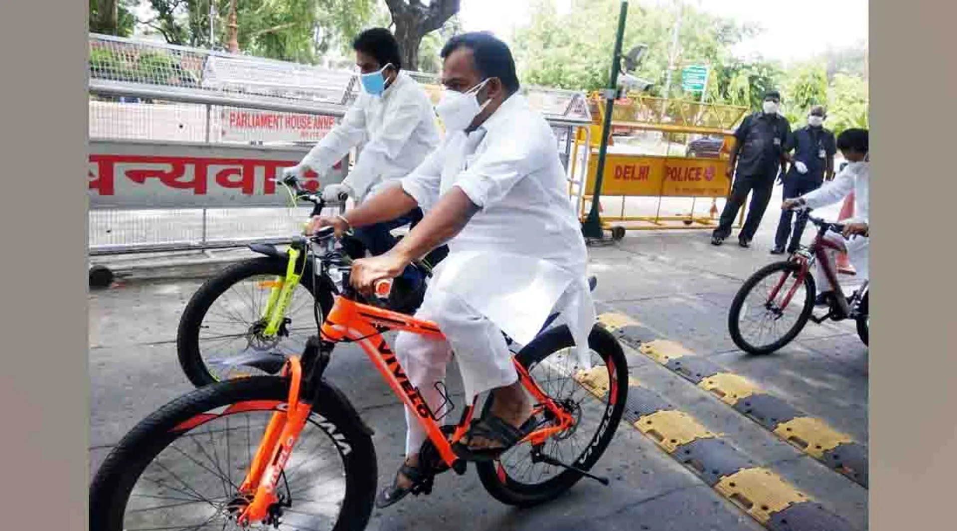 Virudhunagar congress MP Parliament on bicycle - petrol diesel price issue
