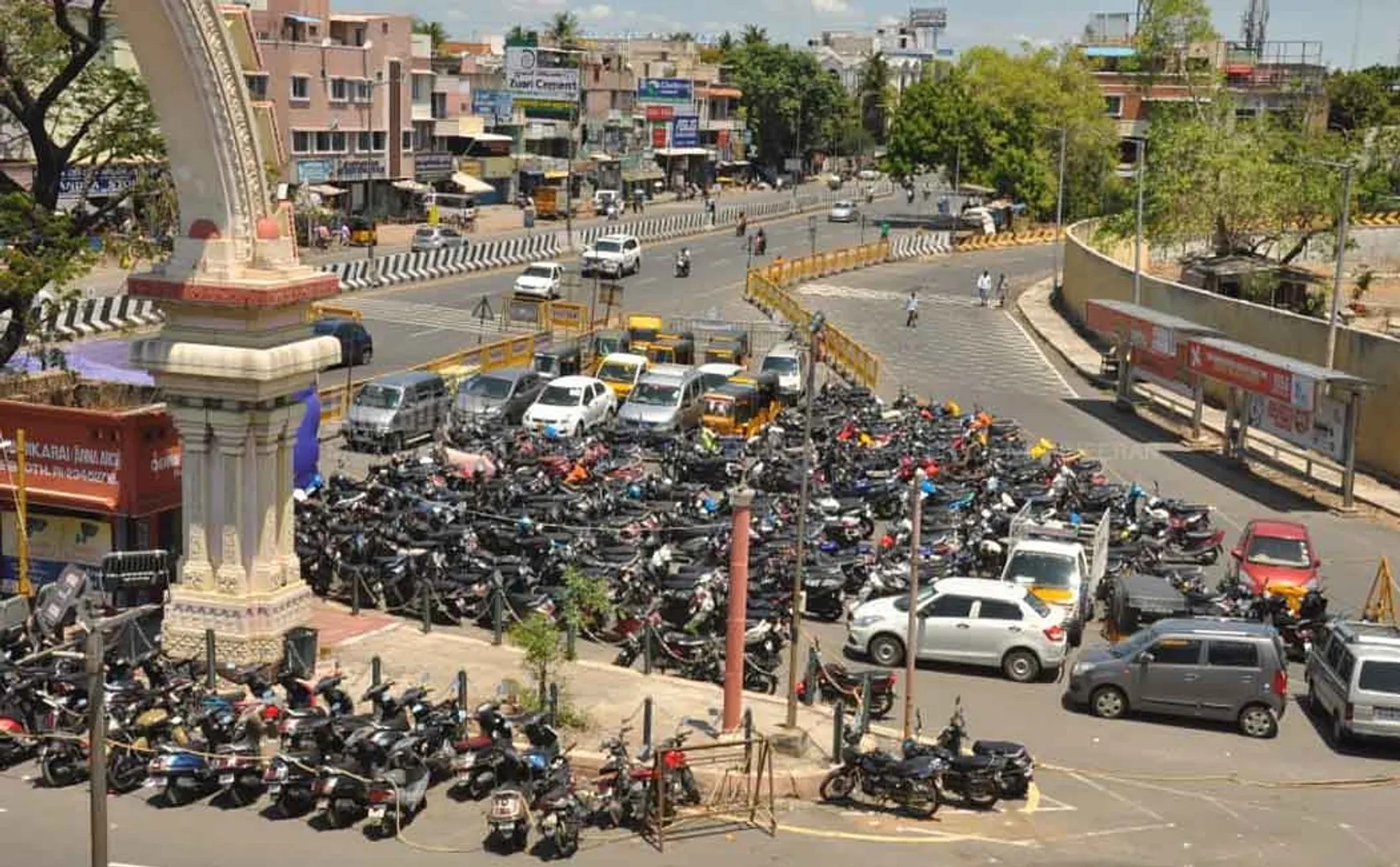  Vehicles piled on the road in chennai doring lockdown 