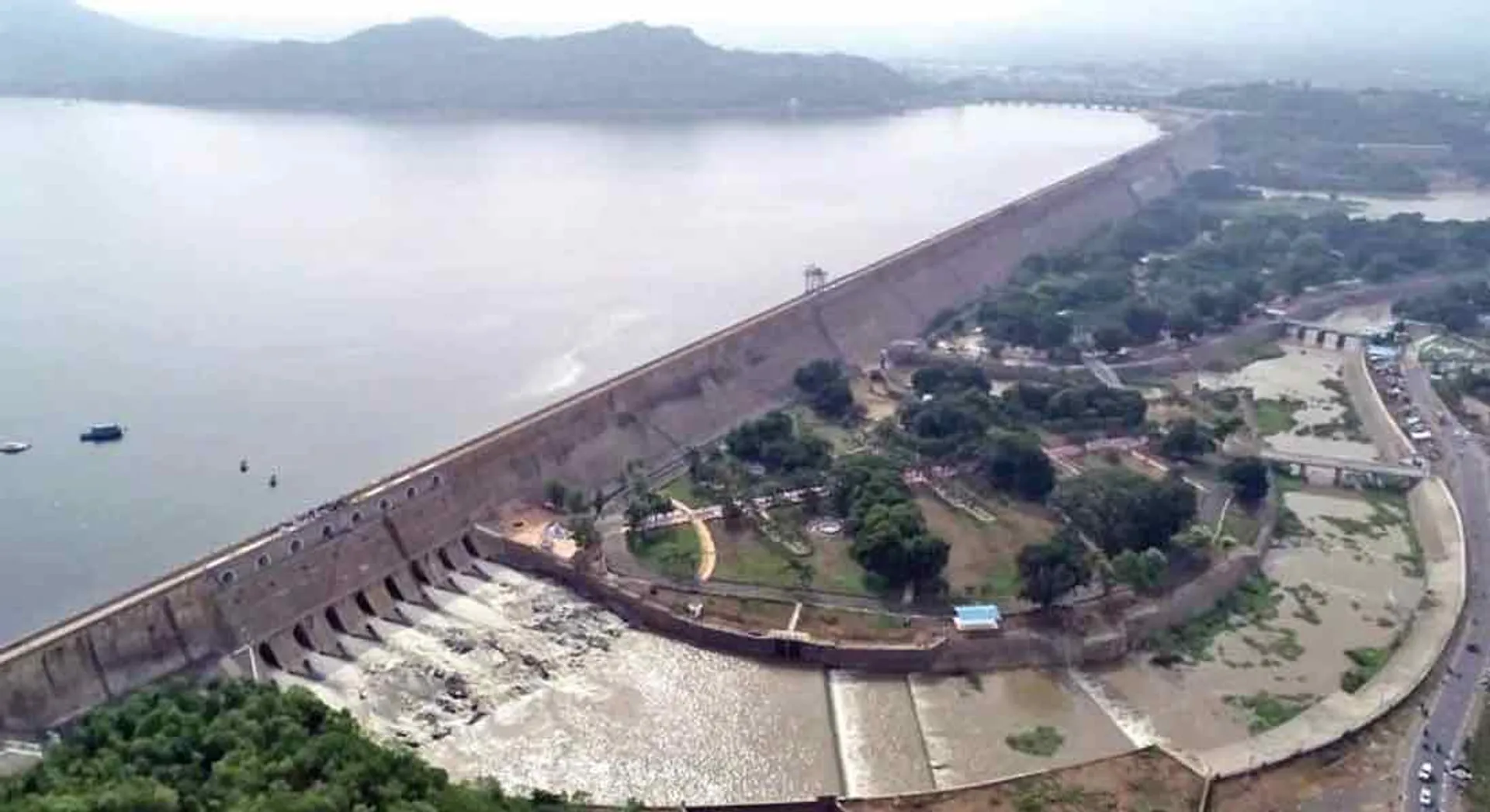  Reduction of water levels from Mettur Dam