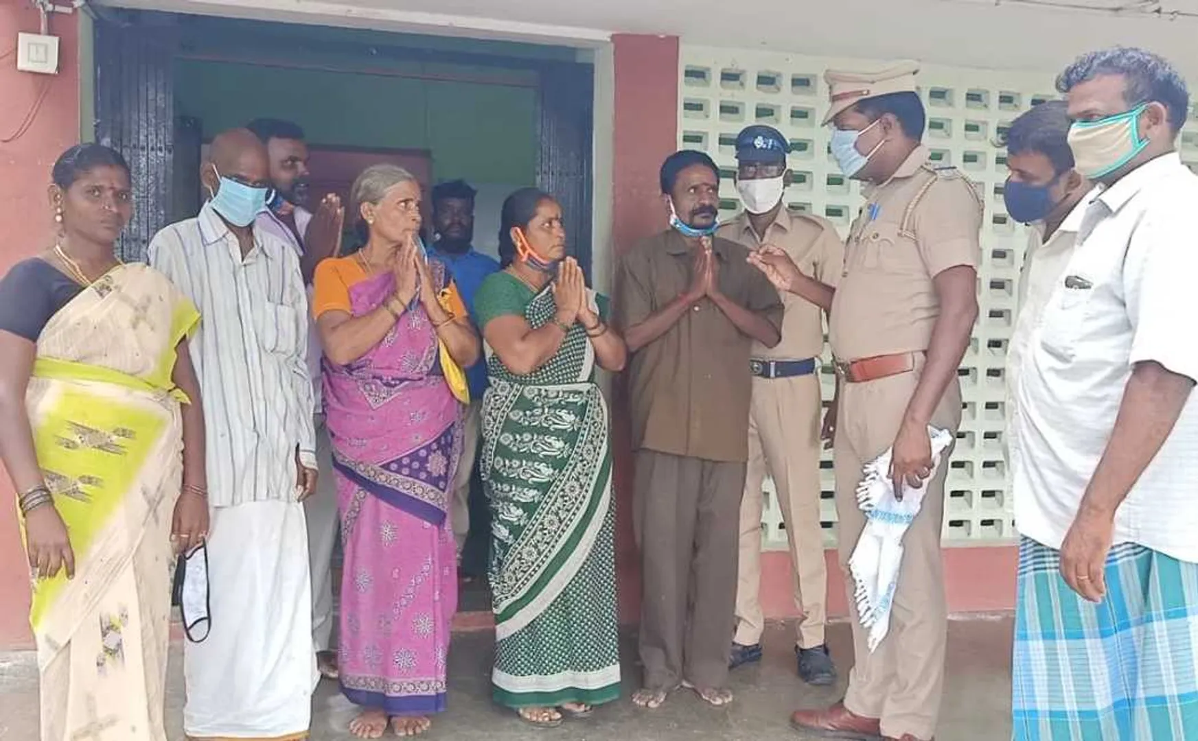 a head constable reunites a man with his family who lost 14 years ago