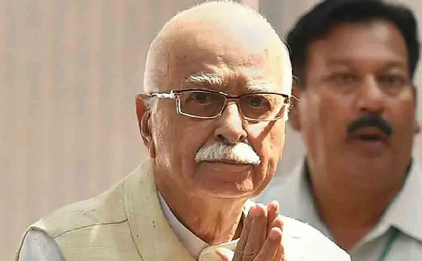 advani appears before cbi court in babar masjid case