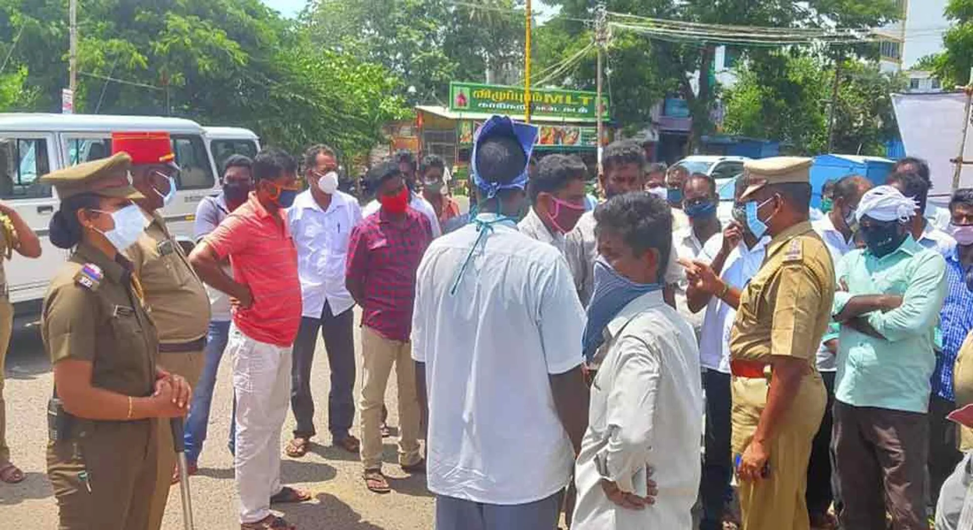Public sector workers struggle demanding 13 months salary 