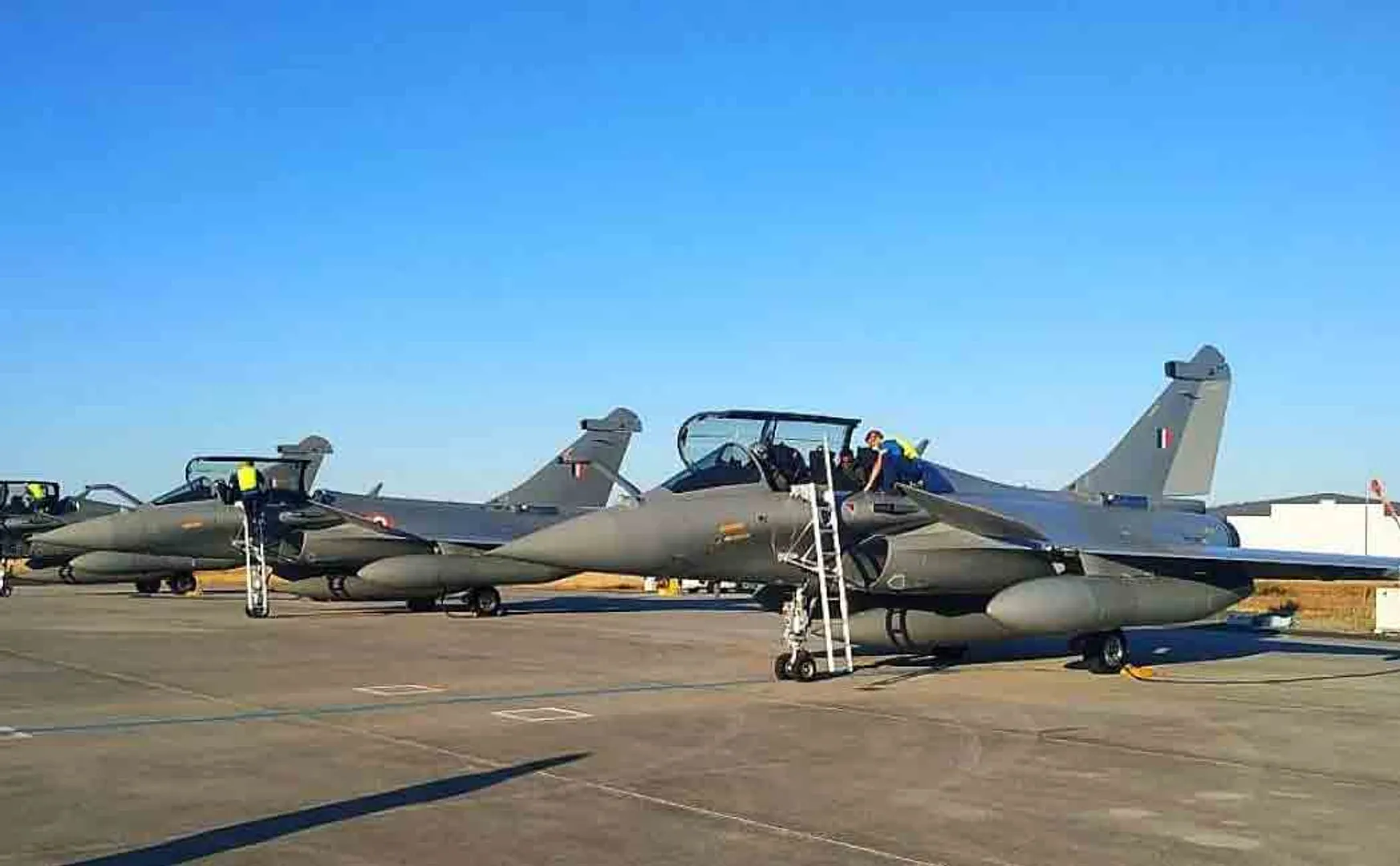 rafael landed in uae to refill fuel