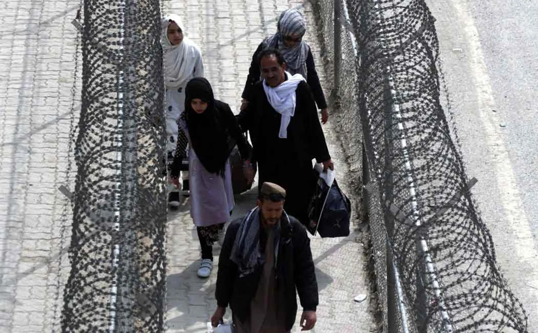 pakistan army shoots at afganisthan border