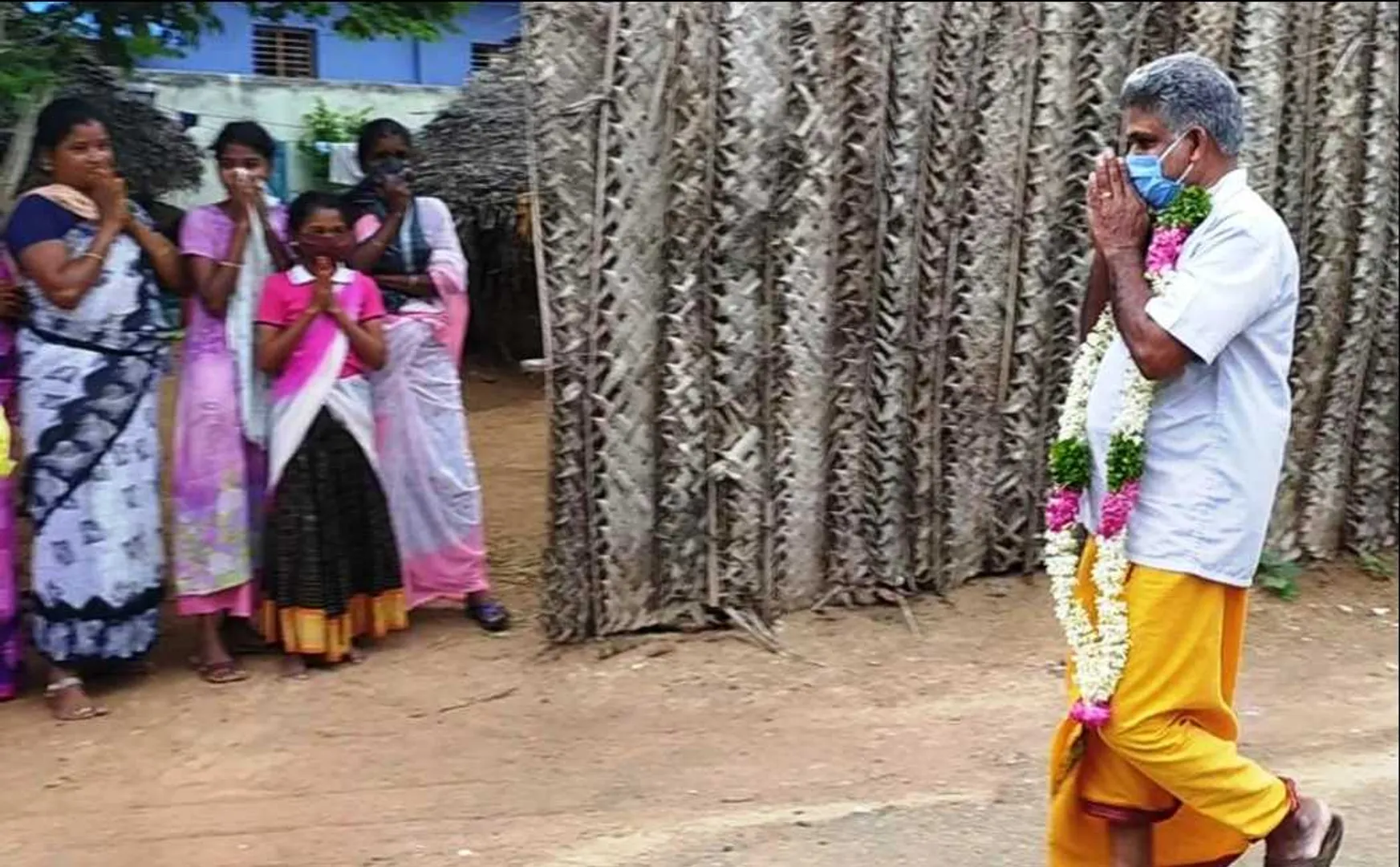 55 yrs old man receives warm welcome in village after recovering from covid