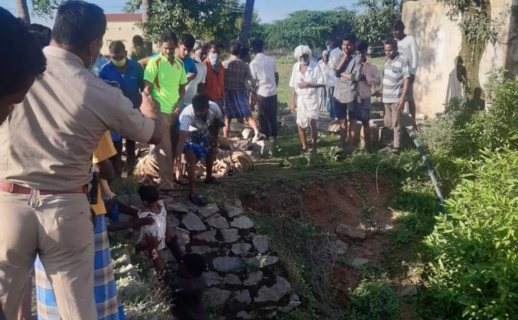 mentally ill grandma thrown her grand children into well near kallakurichi