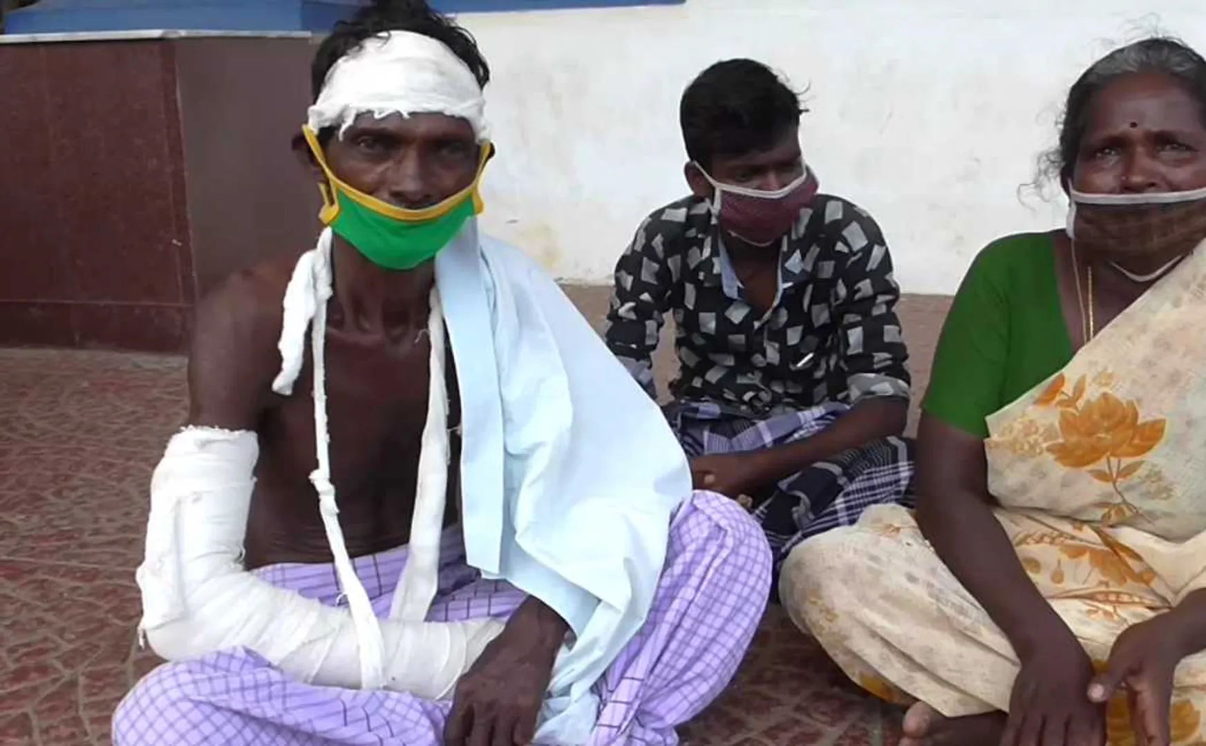 man tries to burn himself at thiruvaroor collectorate