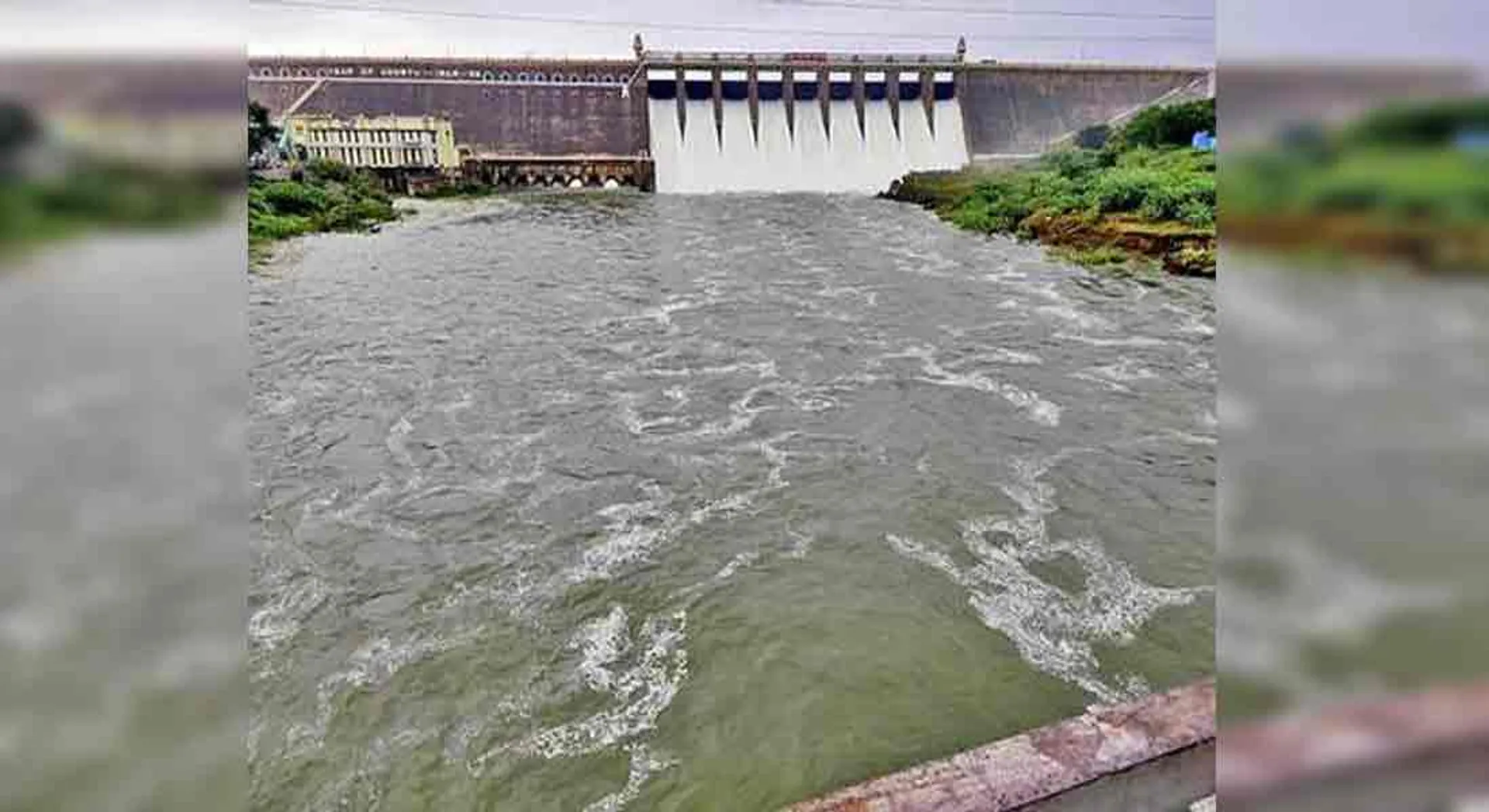  Extreme levels of flood danger were announced in Bhavani today