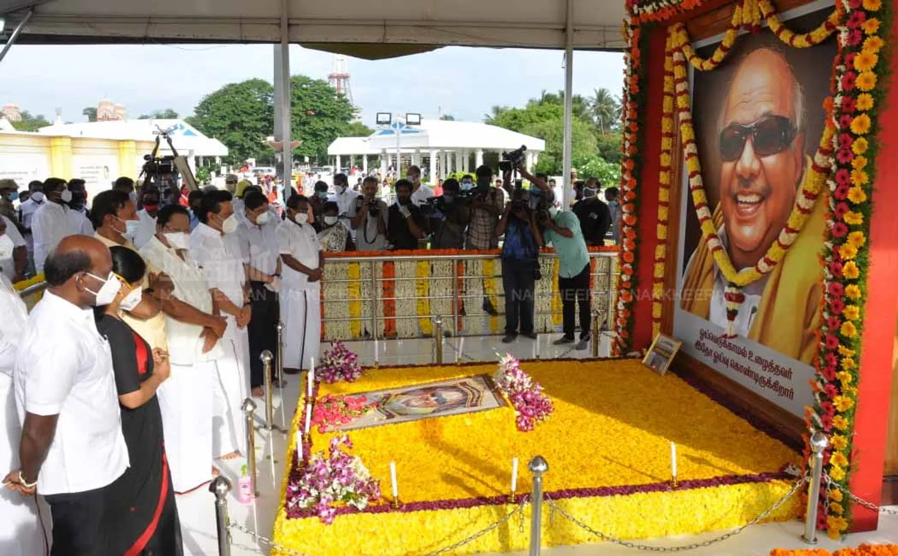 Tribute to MK Stalin at the Kalaignar Karunanidhi memorial