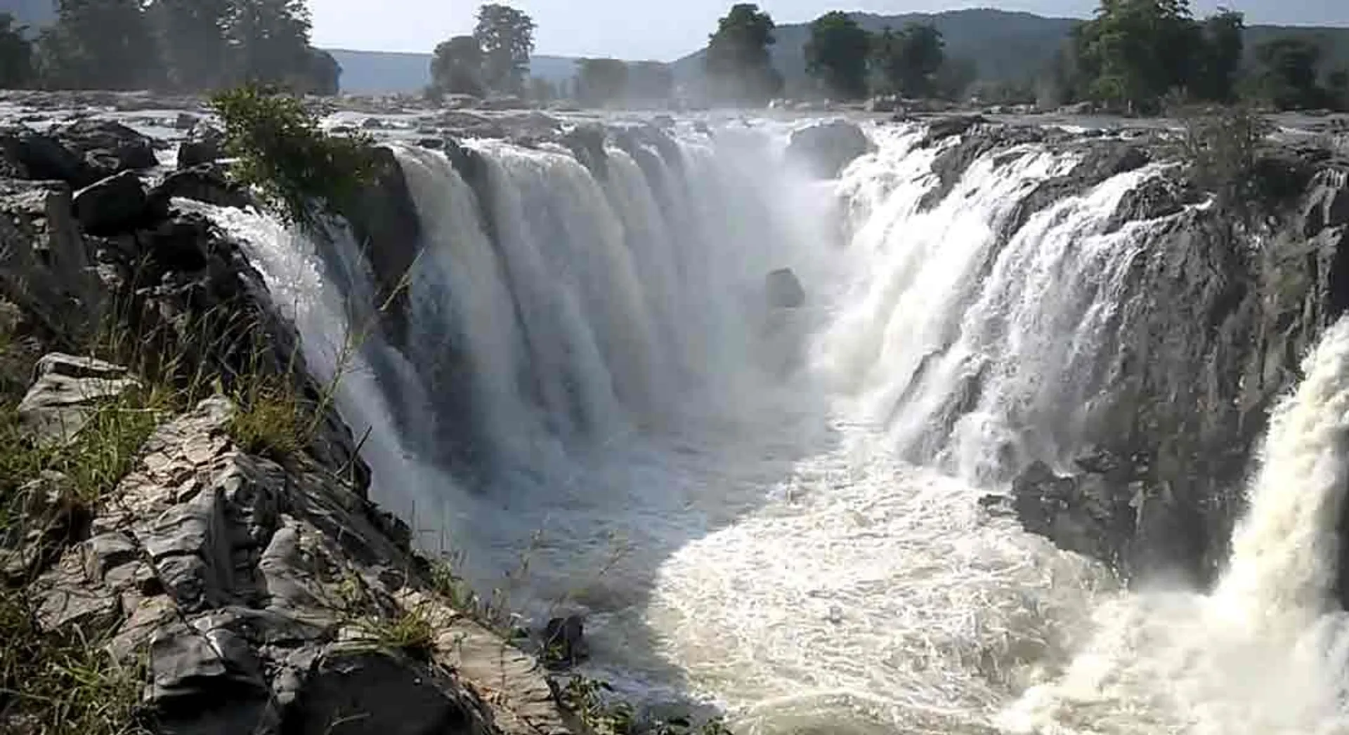  Overflow opening from Kabini, KRS dams
