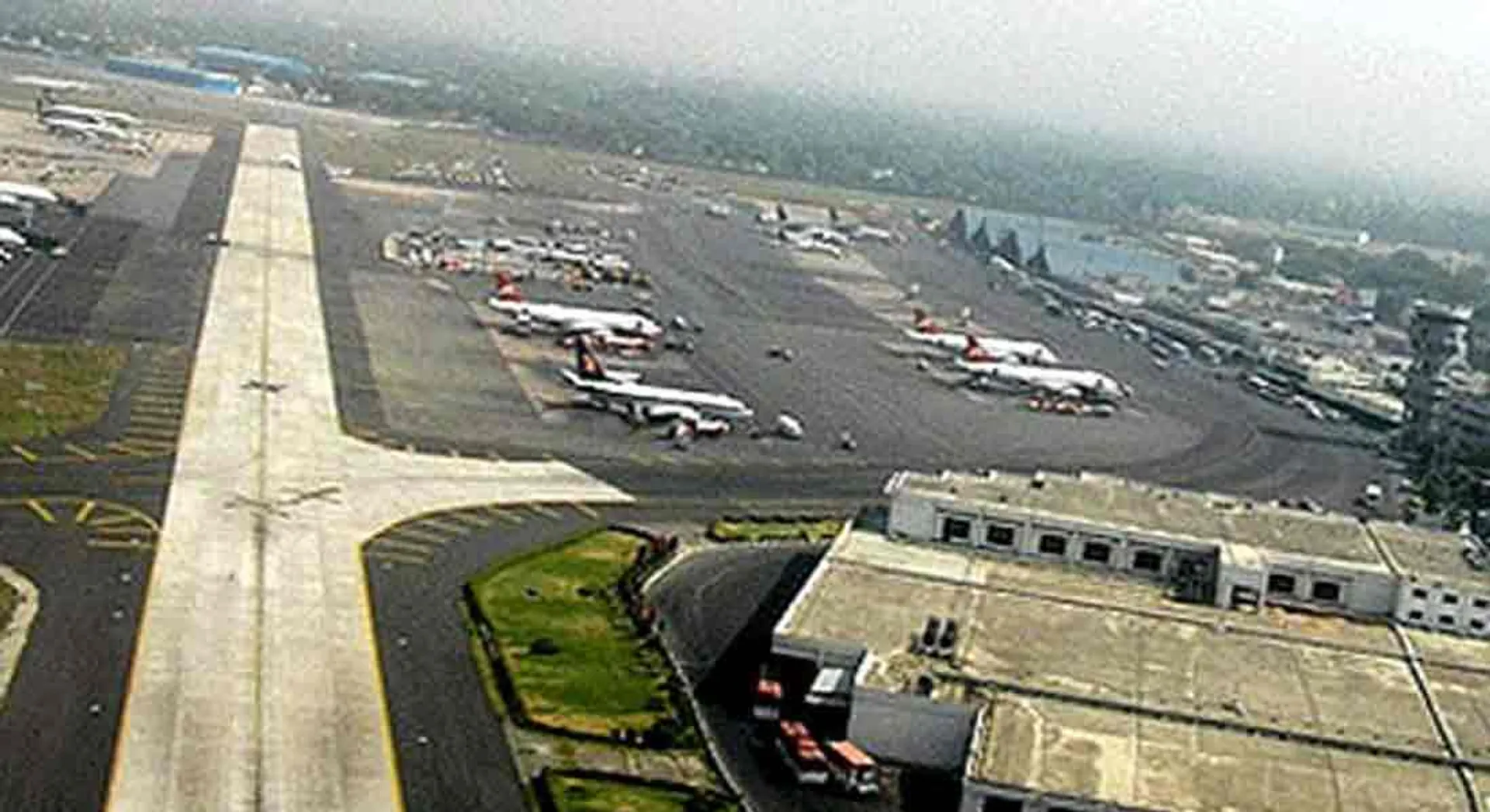 mumbai airport incident 