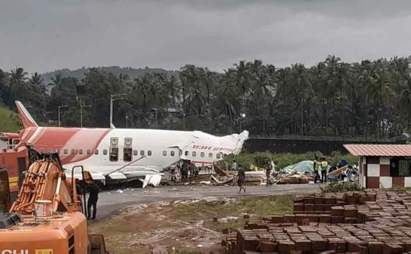 reason why pilot delayed landing of flight in kozhikode