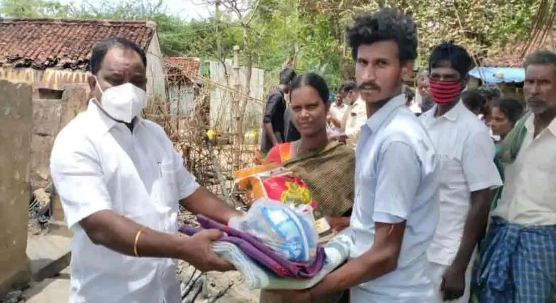 DMK official who helps before government assistance goes; Seerkazhi Killairaveendran who made the AIADMK think