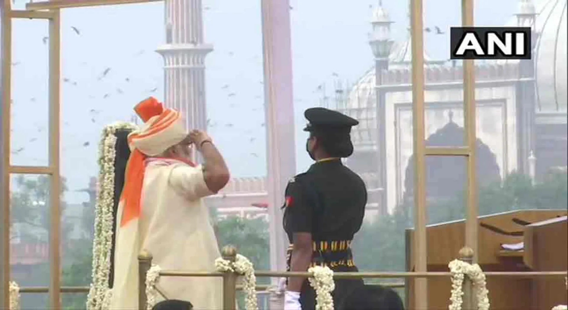 Prime Minister Modi hoisted the national flag at the Red Fort in Delhi