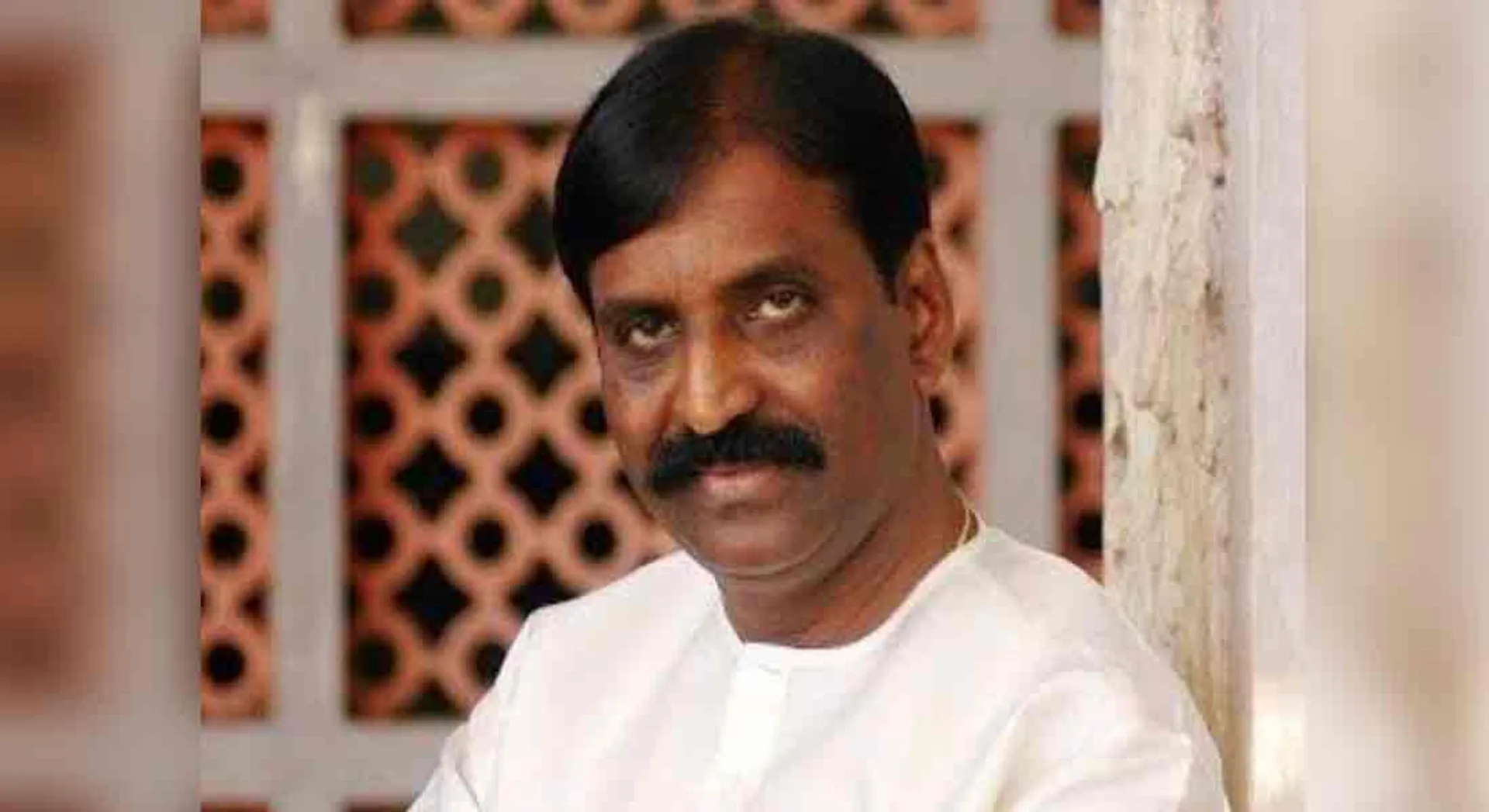 Is the North the only direction for India? -Poet Vairamuthu condemned