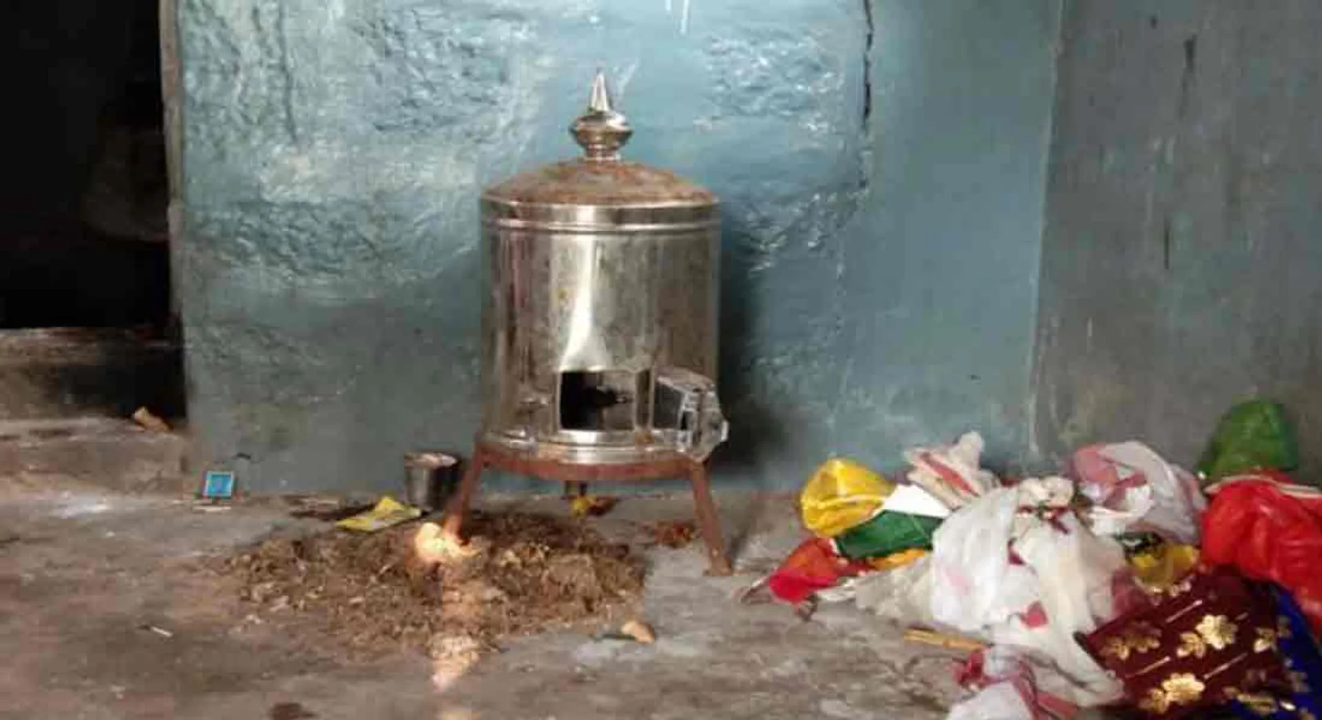 Ganesha Chaturthi On the same day, the broke into the Ganesha temple and stole the bills
