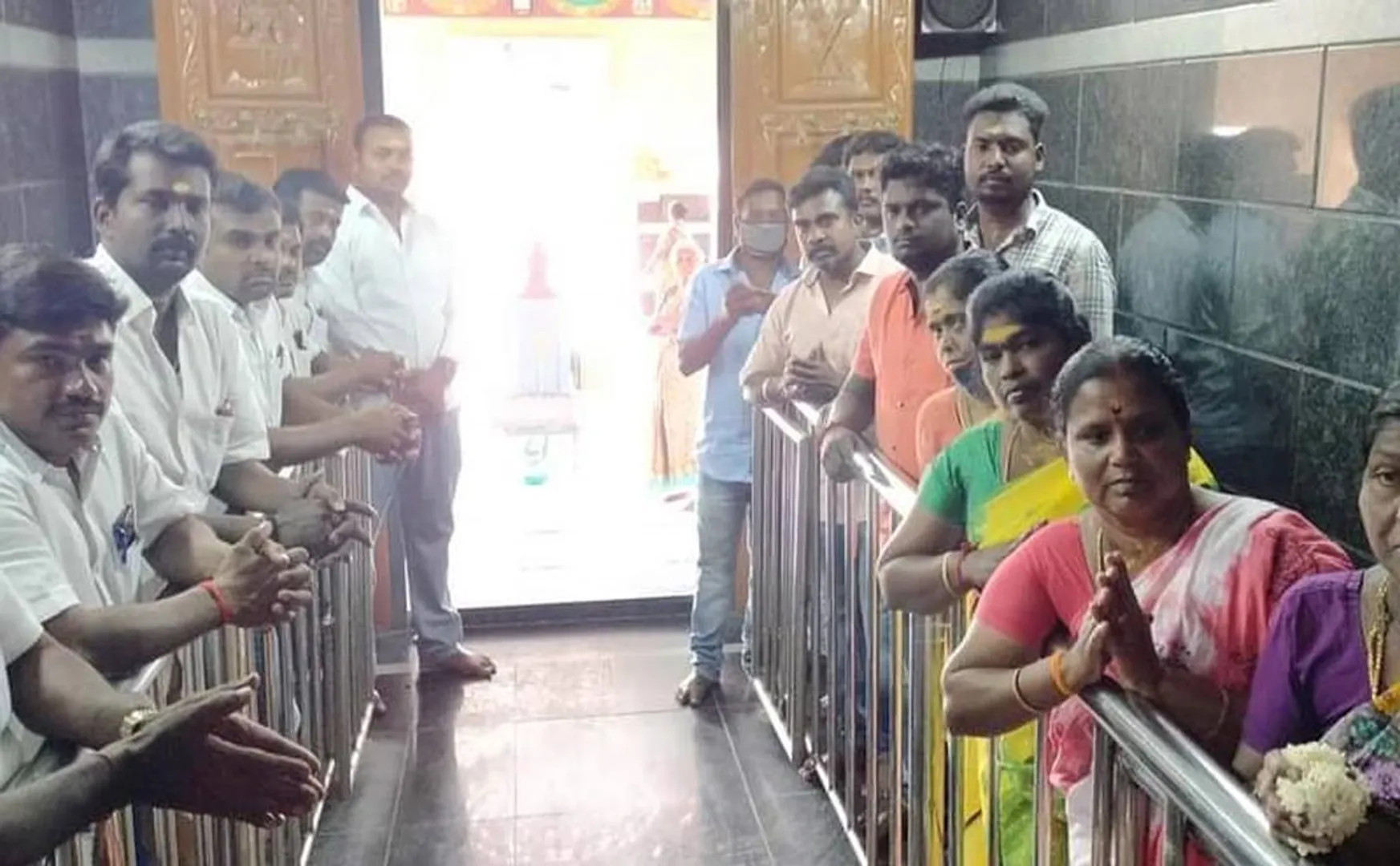 senthilbalaji's supporters worship in the temple