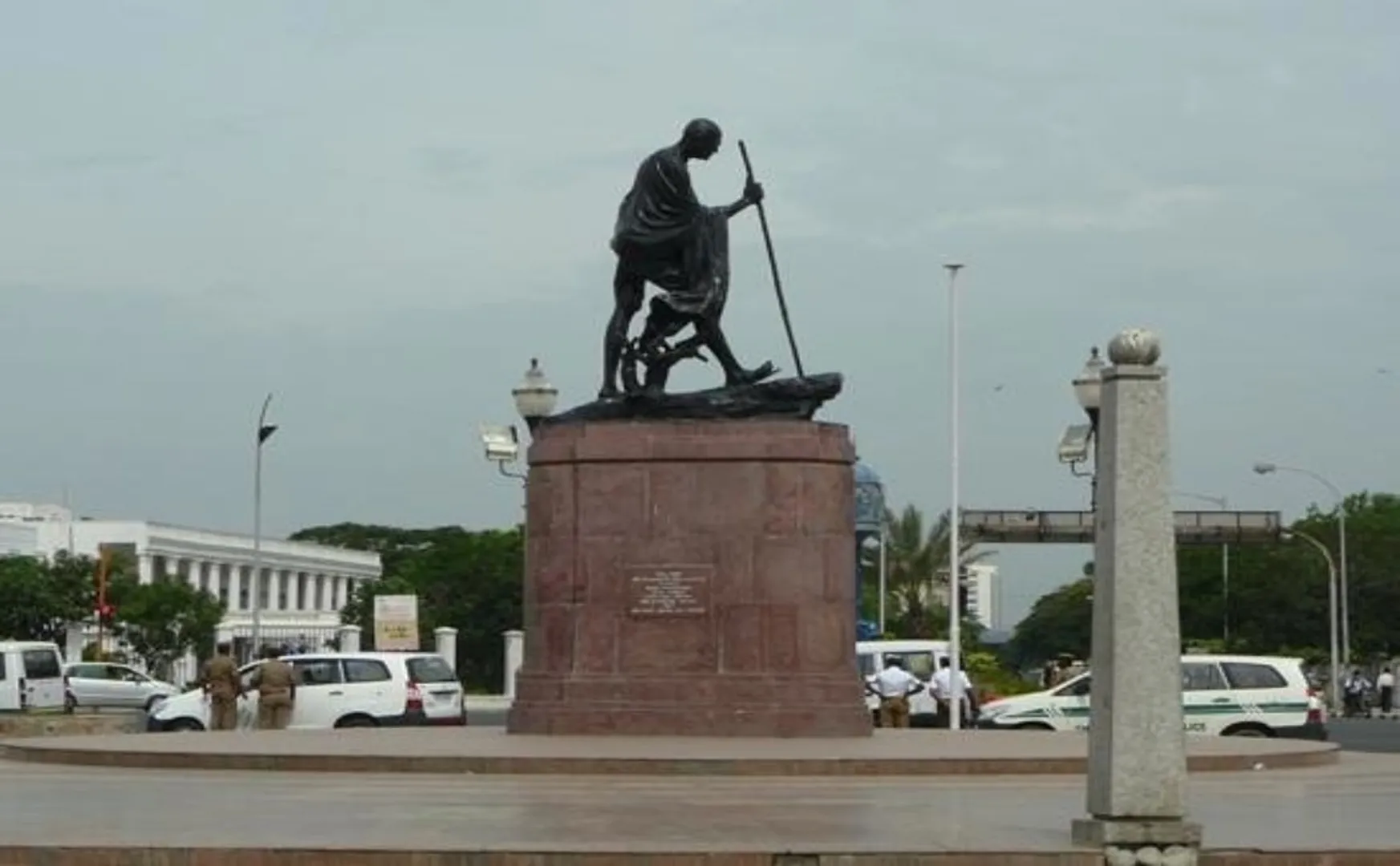chennai merina beach gandhi statue lawyers police 