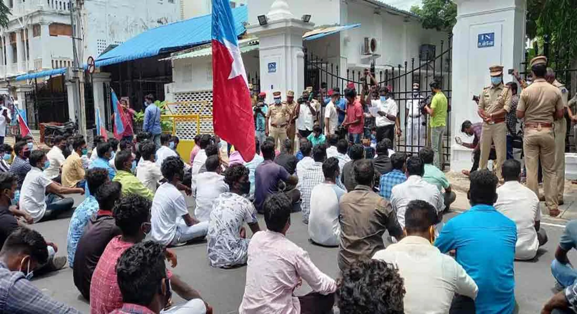  Increasing corona damage! -Siege of assembly in Puducherry!