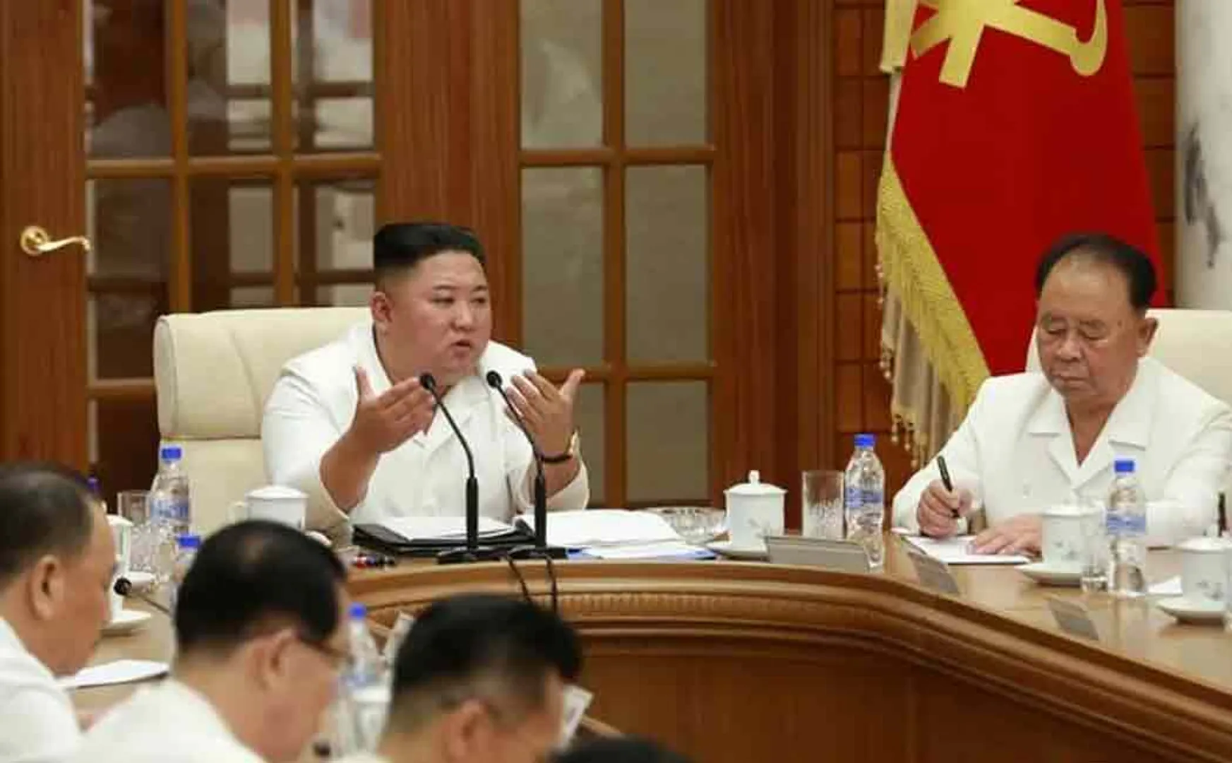 kim jong un appears in a meeting at north korea