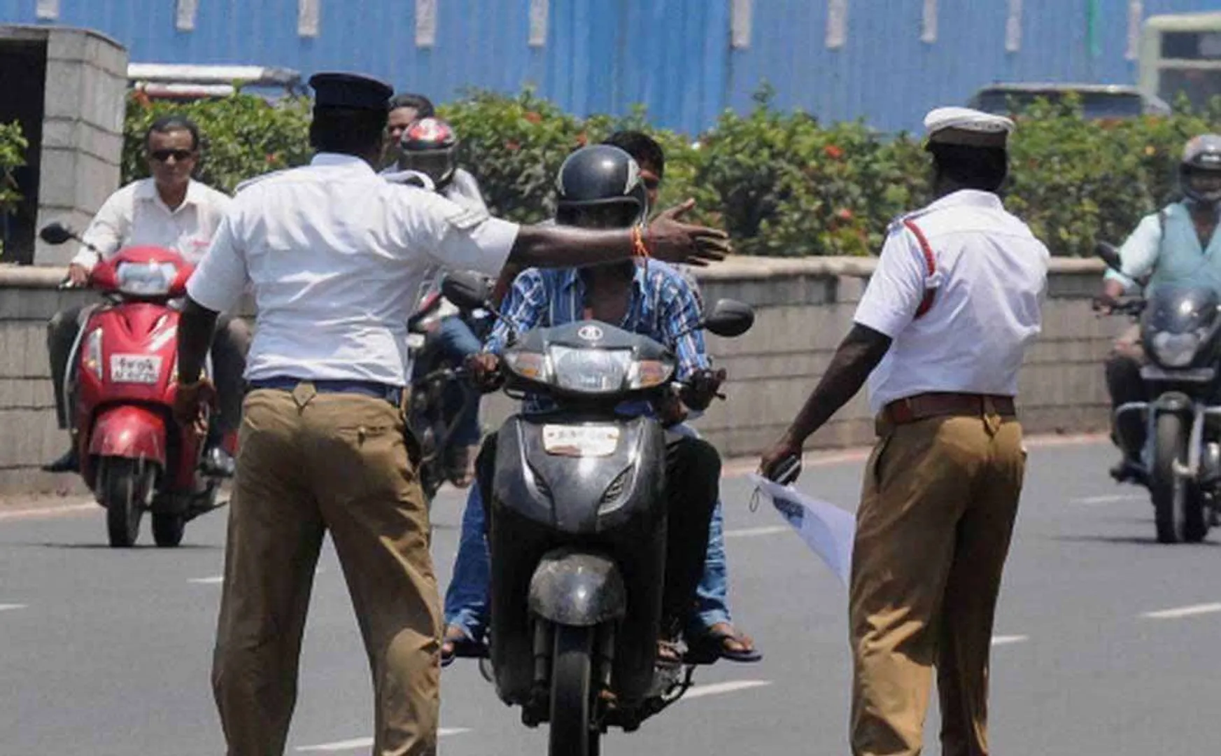 coronavirus lockdown tamilnadu police peoples 