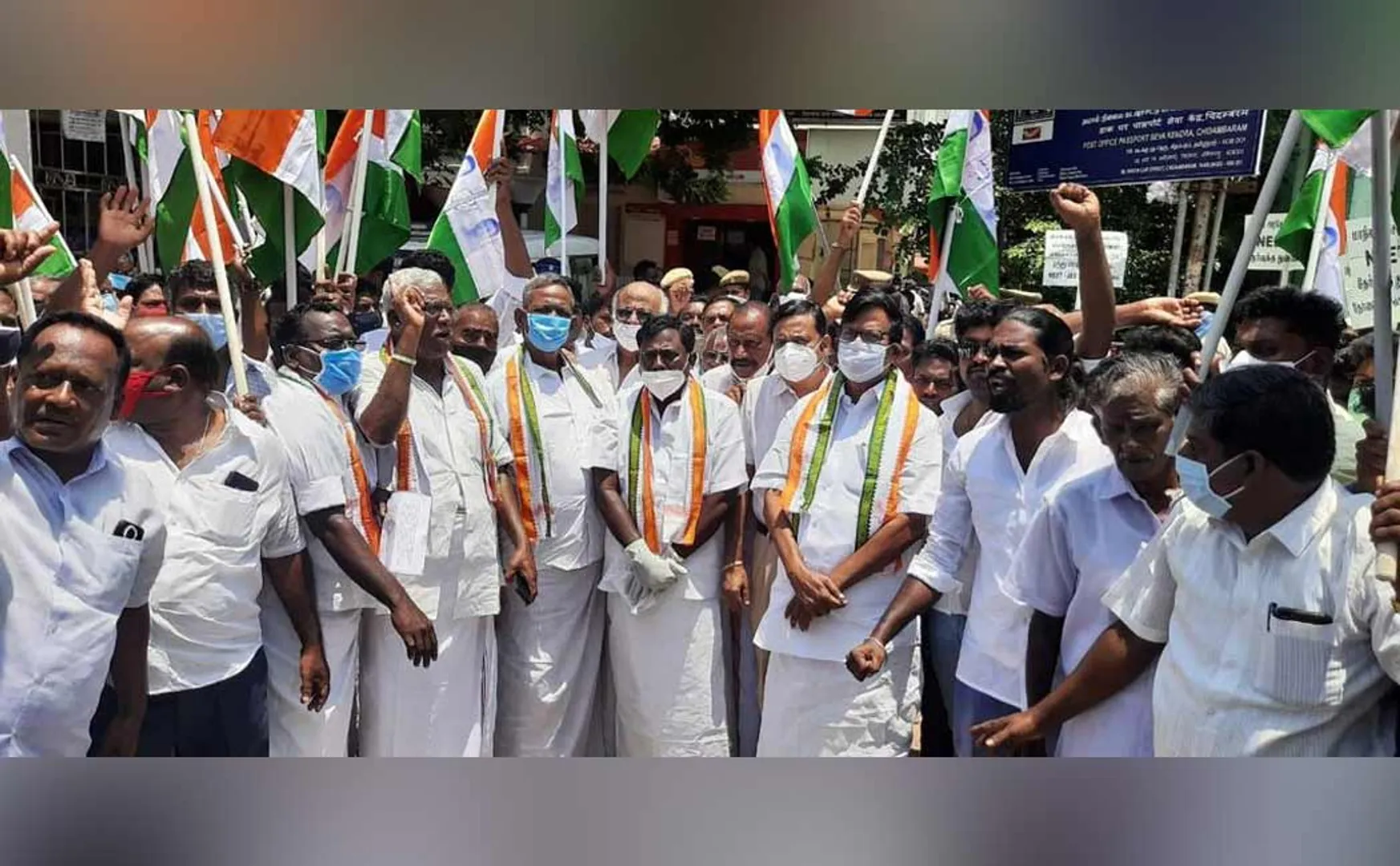 KS azhagiri protest 