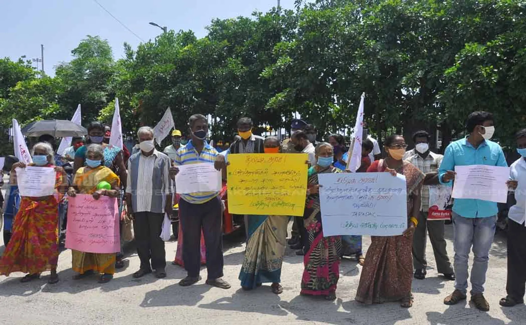 Disabled people protest demanding relief fund on chennai beach road 