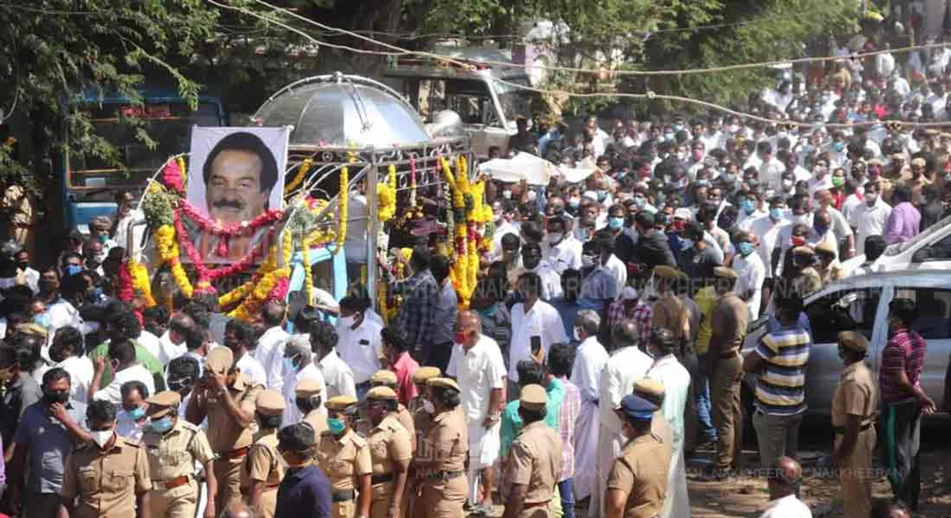 Late Congress MP Vasantha Kumar's... Public, relatives' tearful tribute