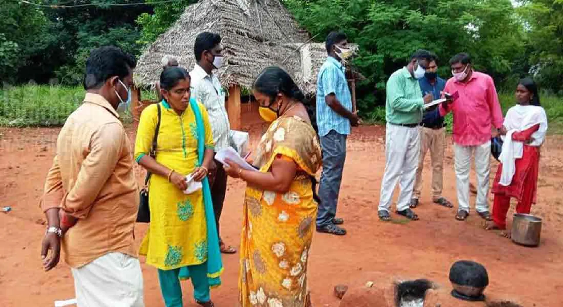 Echo of Nakkeeran news ... The officers who set out to help the student who was carrying the burden of the family by the order of the Collector