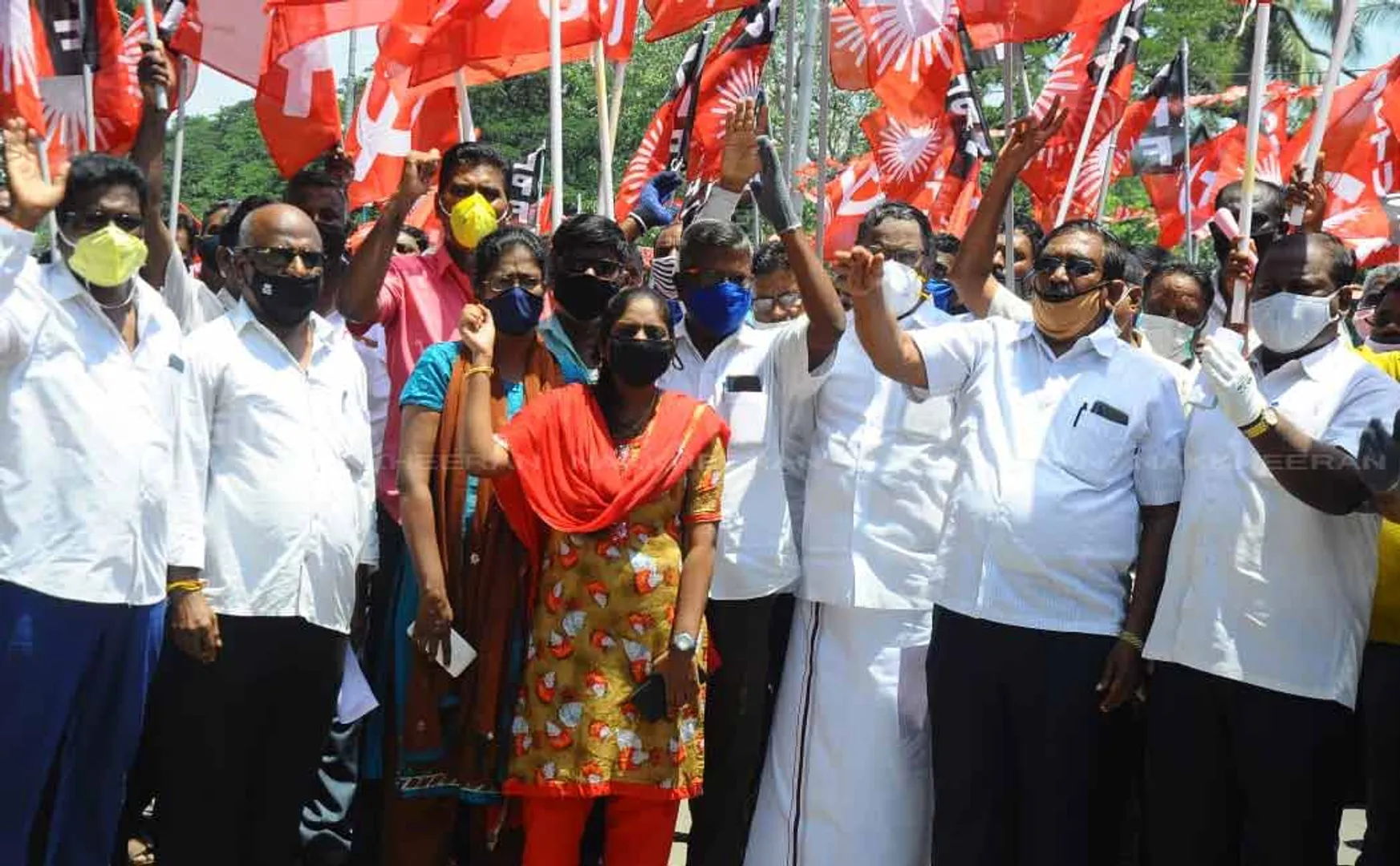 Waiting Struggle on behalf of All Union Confederation to demand payment from transport workers