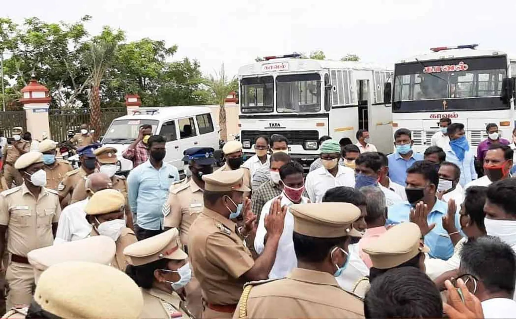 Fishermen blockade demanding action on shrink net users!