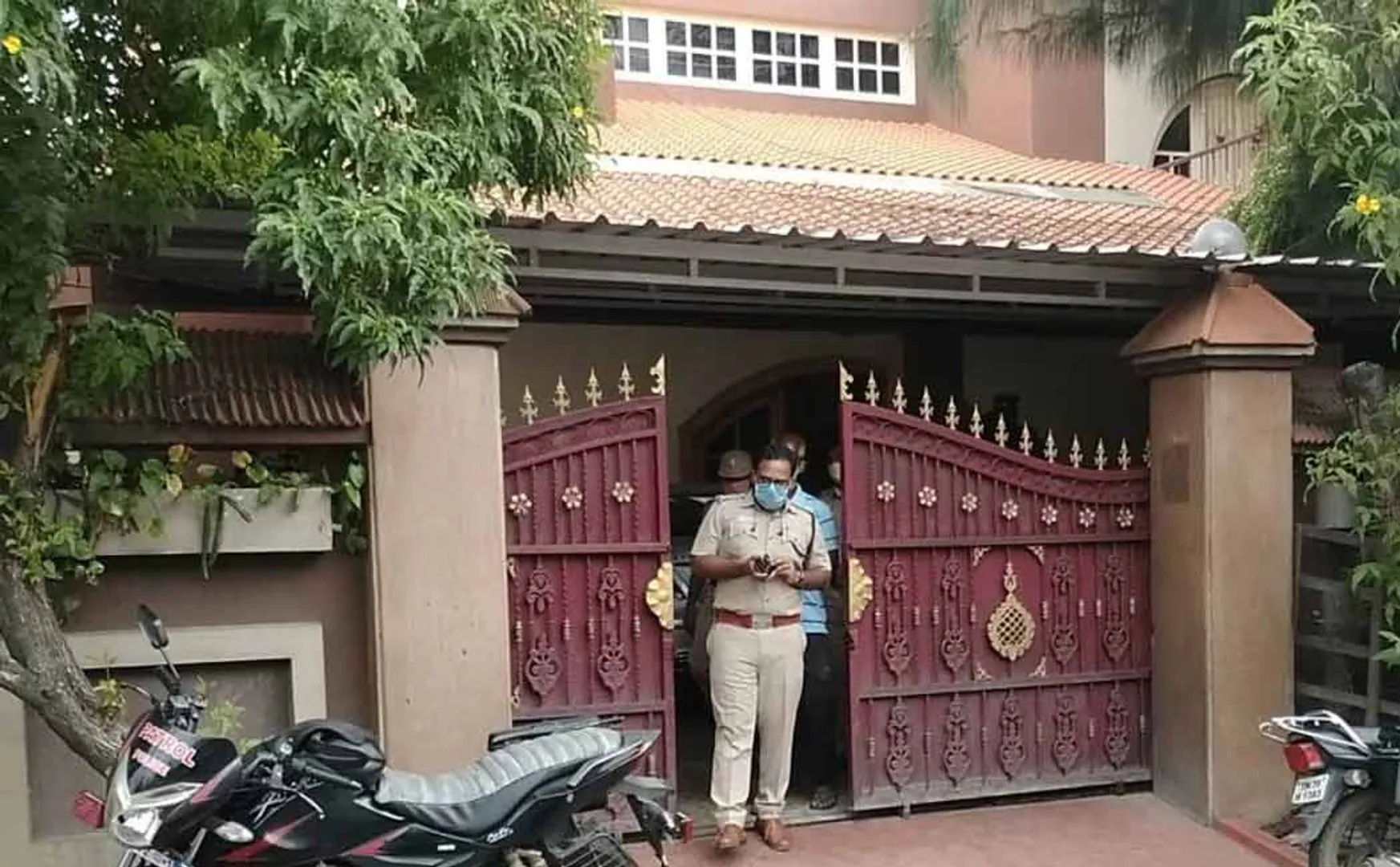 Rs 25 lakh worth jewelery looted Daytime robbery in tenkasi