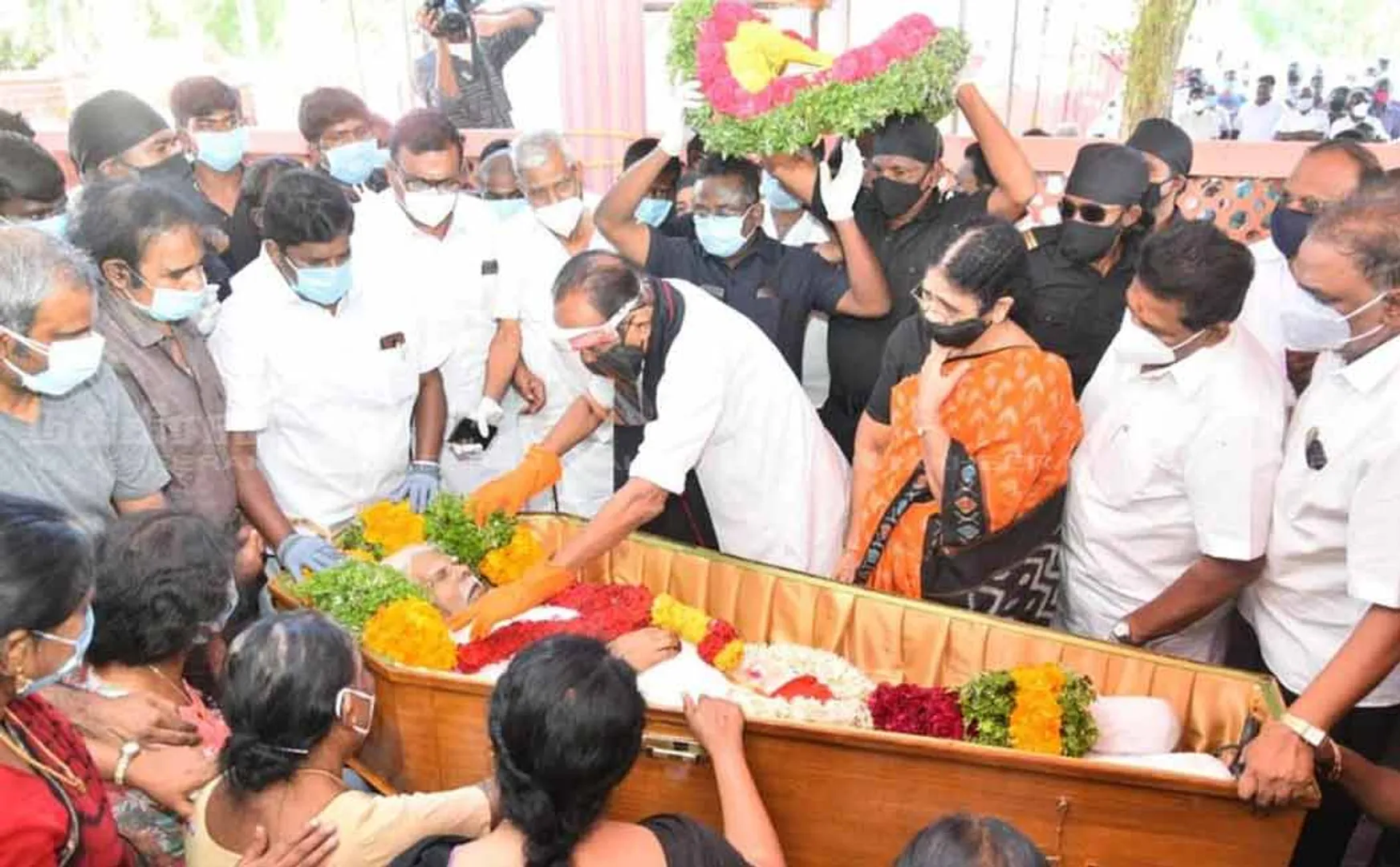 MDMK Deputy General Secretary. Nazareth Durai died  Vaiko at his Funeral 