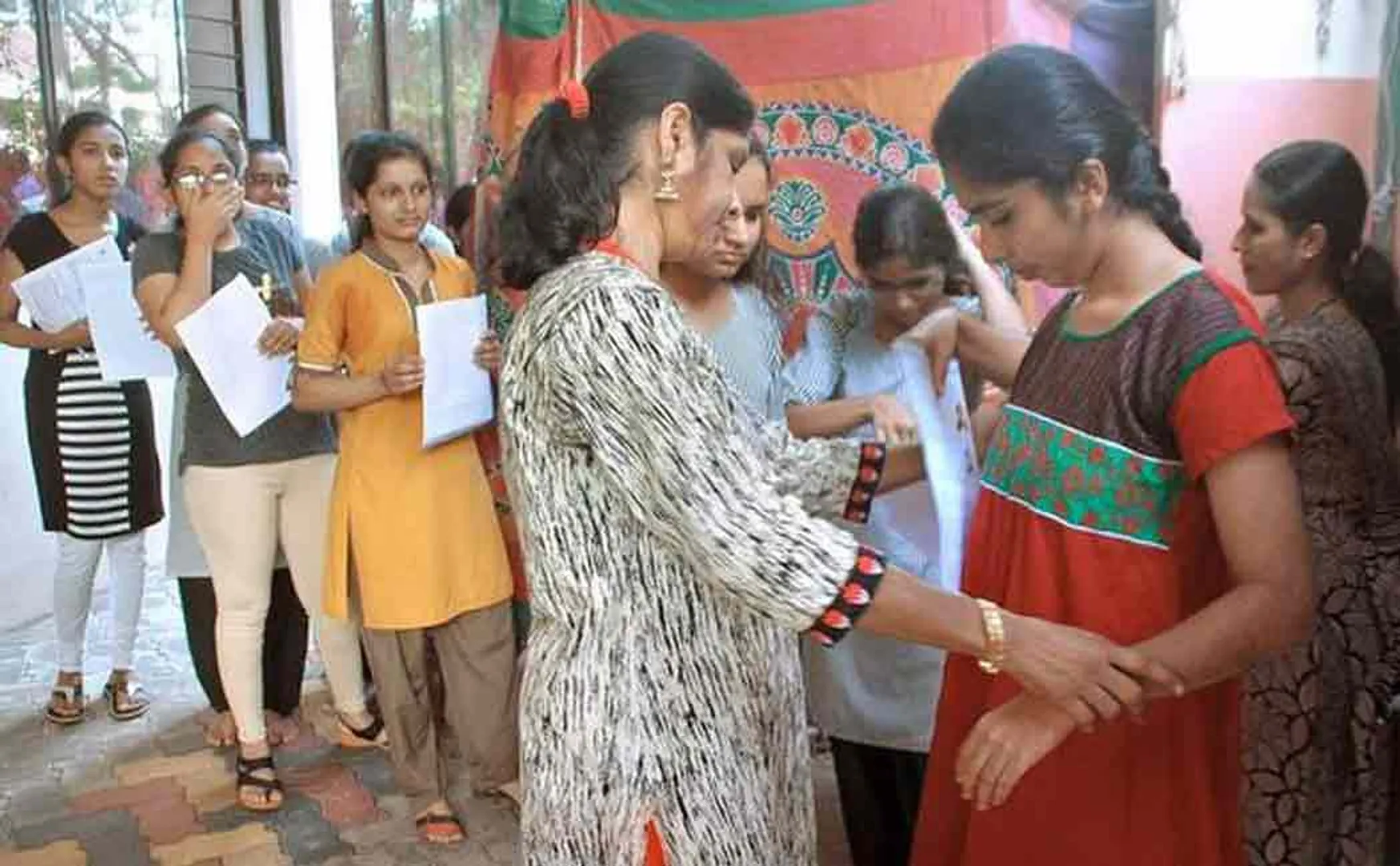 things needed to enter neet exam hall 