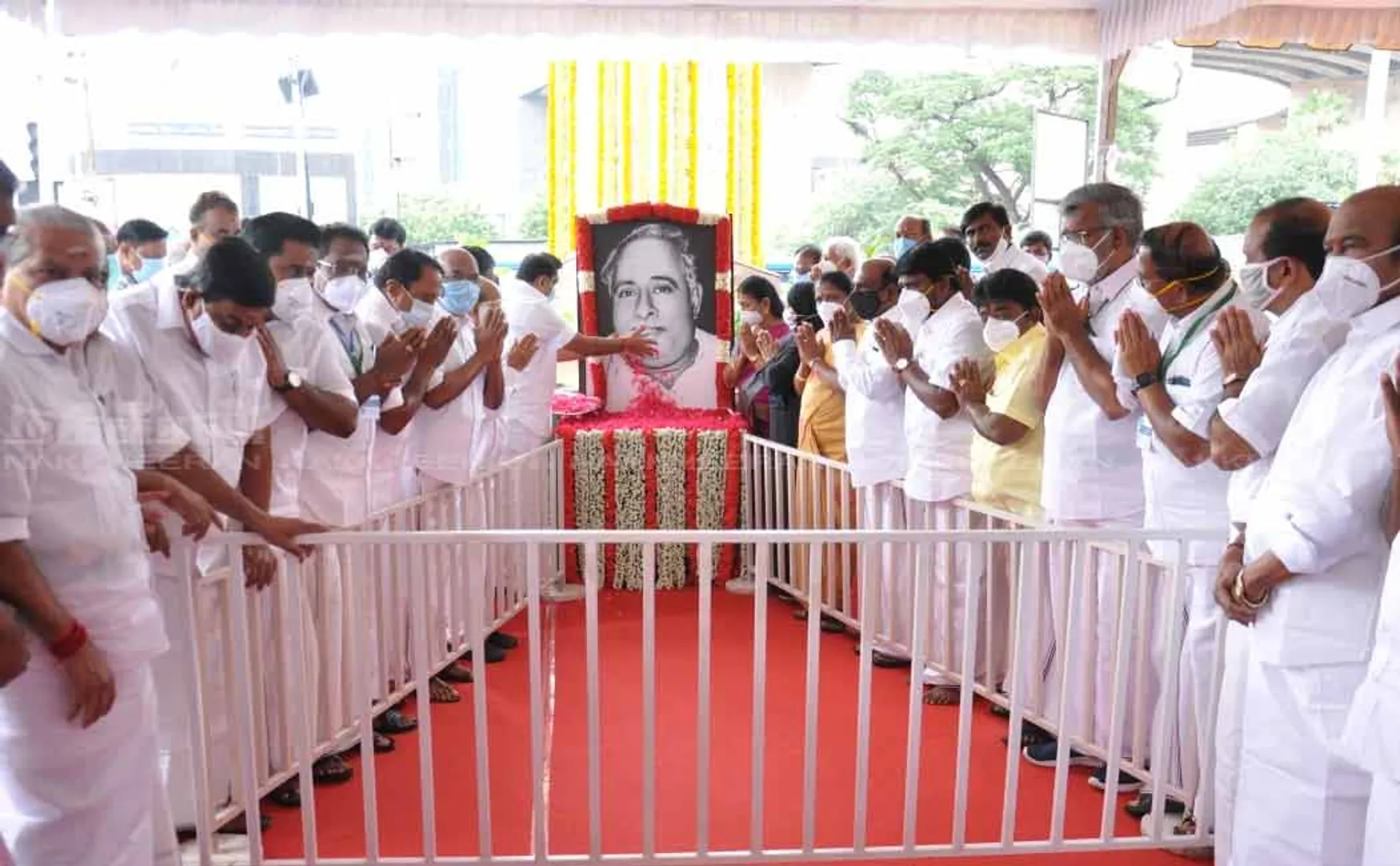 chief minister and ADMK mla's pay homage to aringar anna 