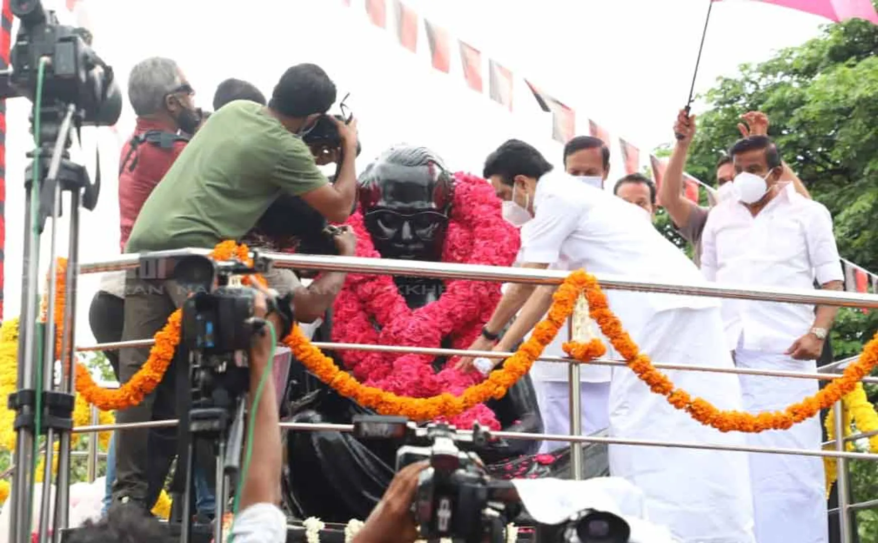 MK Stalin pays homage to Anna statue in Valluvar Kottam (Pictures)