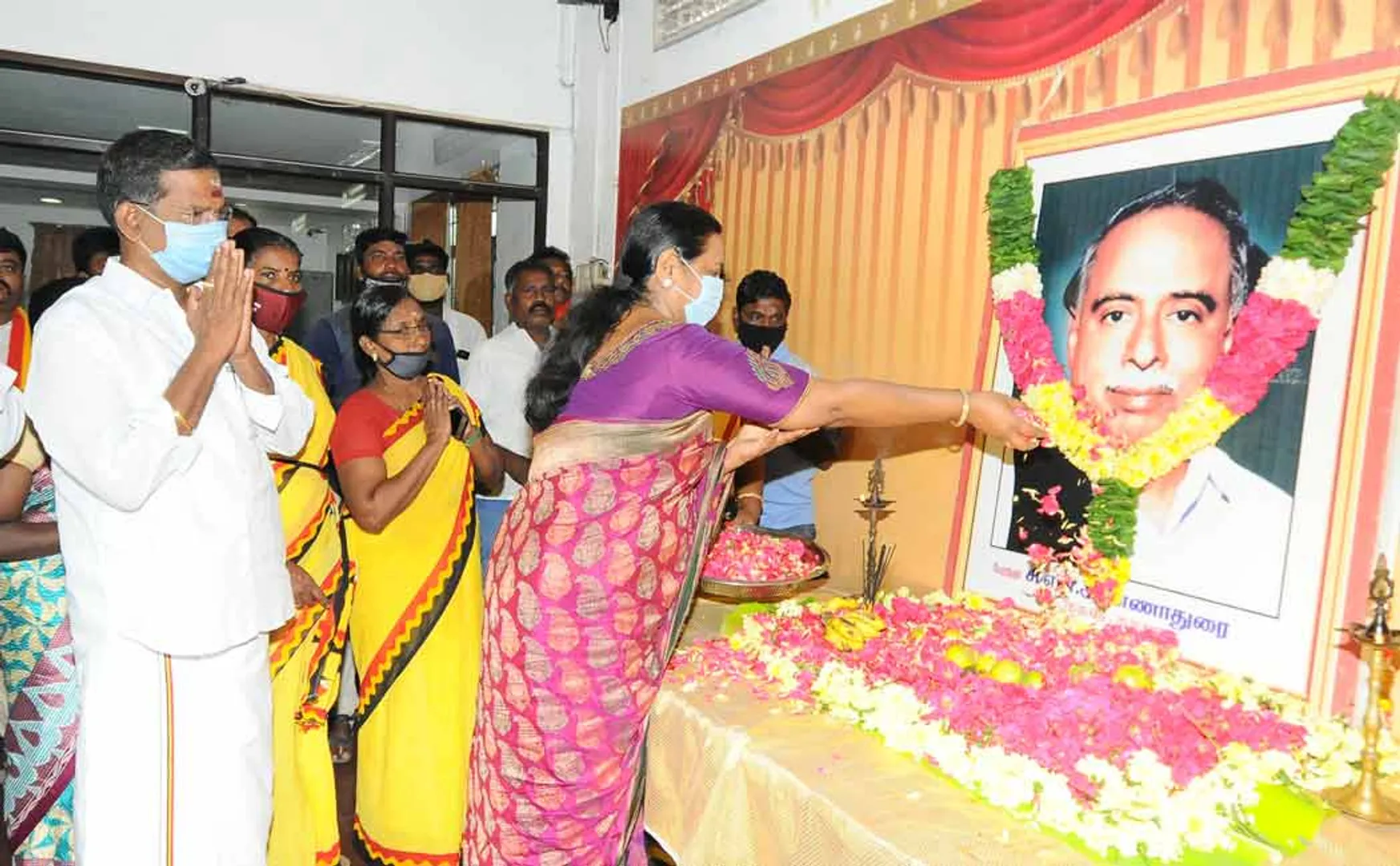 DMDK premalatha vijayakanth pay homage to anna 