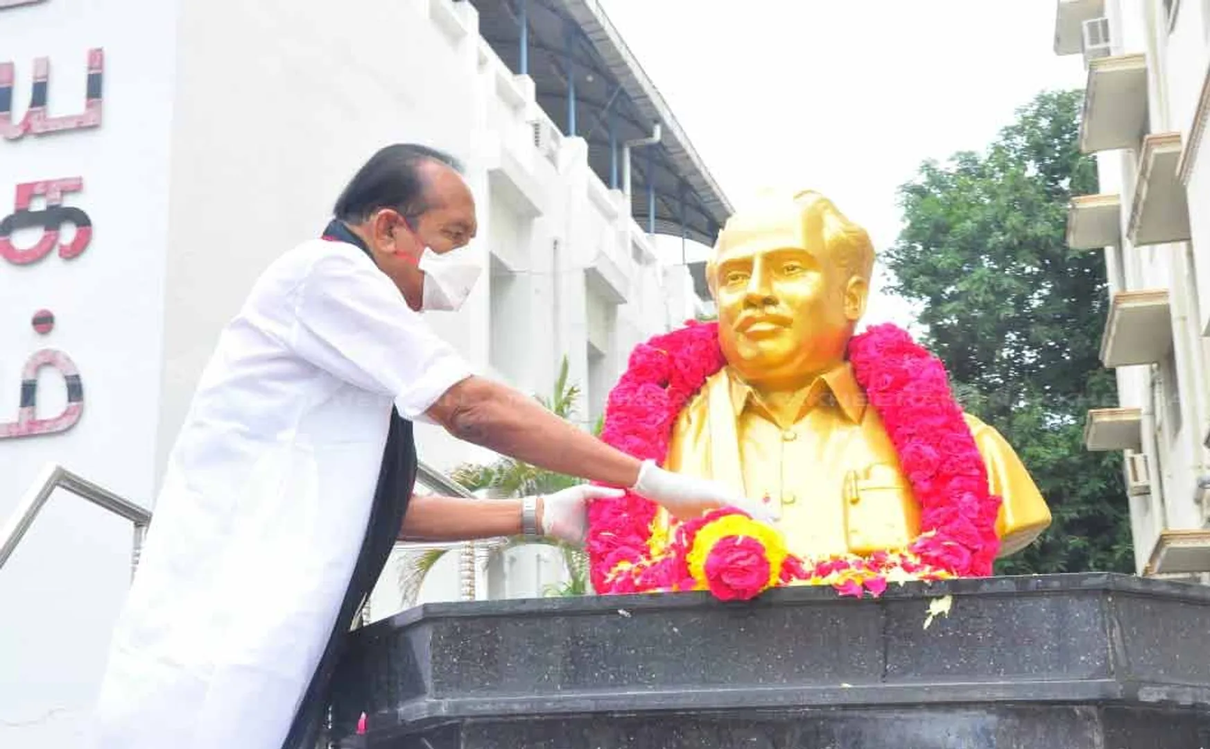 MDMK party leader vaiko pay homage to anna 