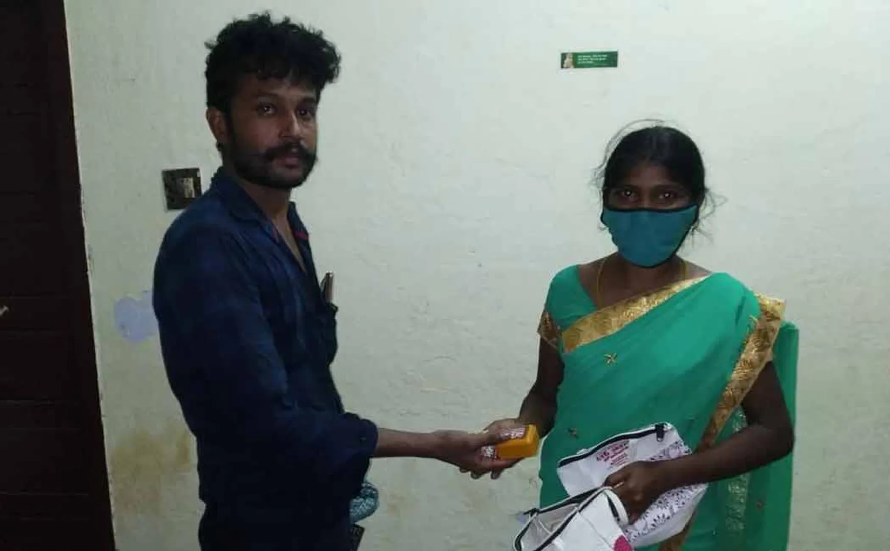 Congratulations to the young man who handed over the gold jewelry that the couple missed to the police