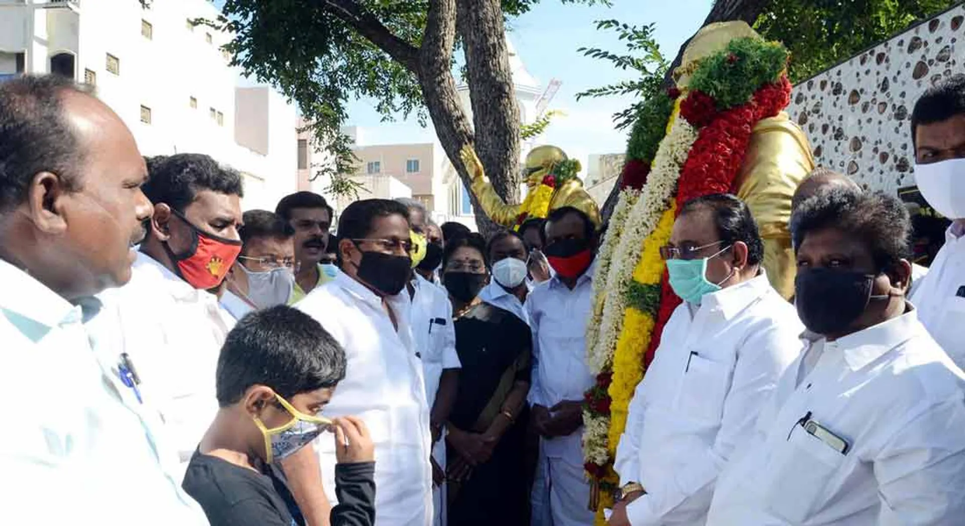 Political parties pay homage to Periyar statue